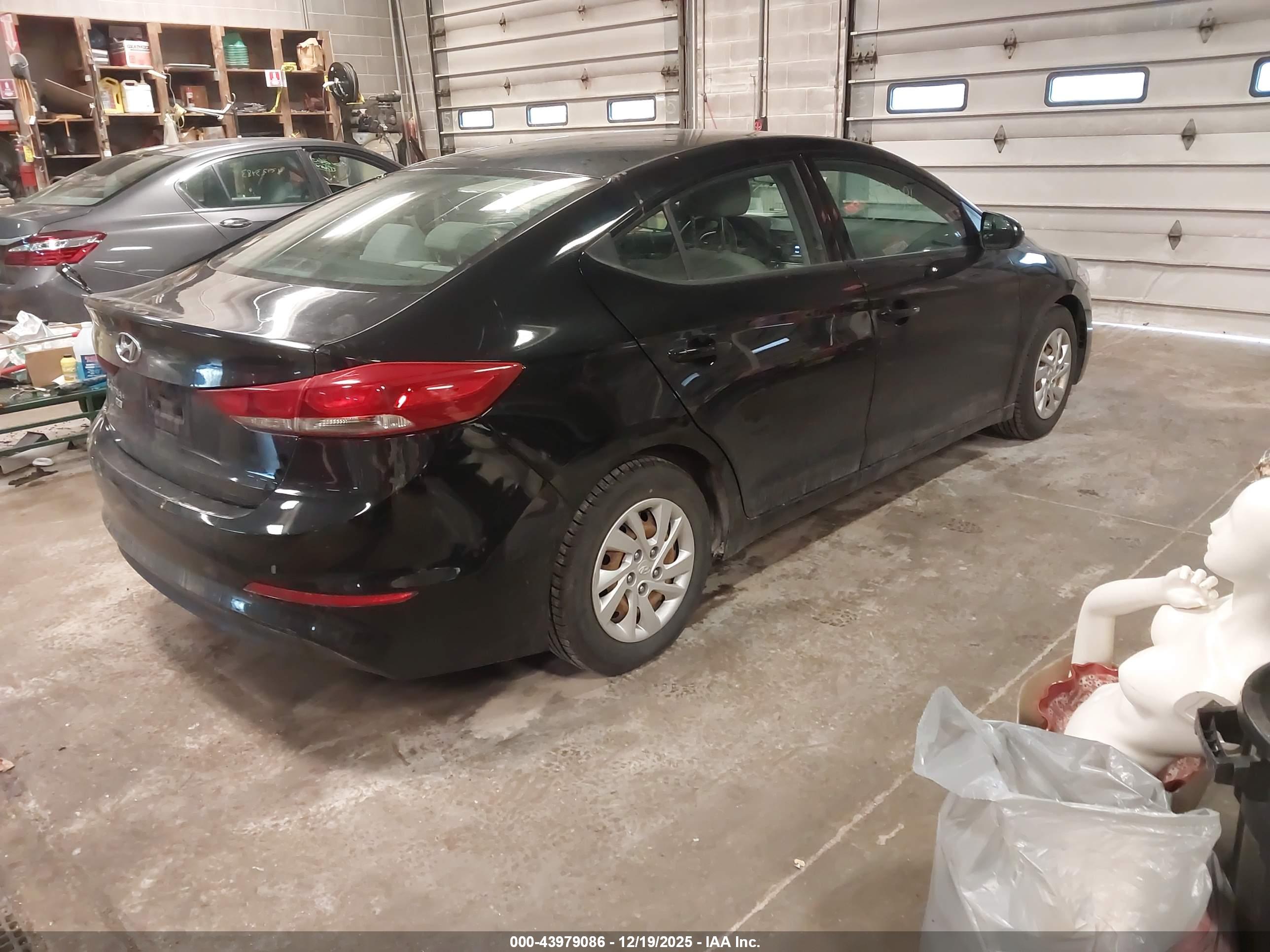 HYUNDAI ELANTRA image 4