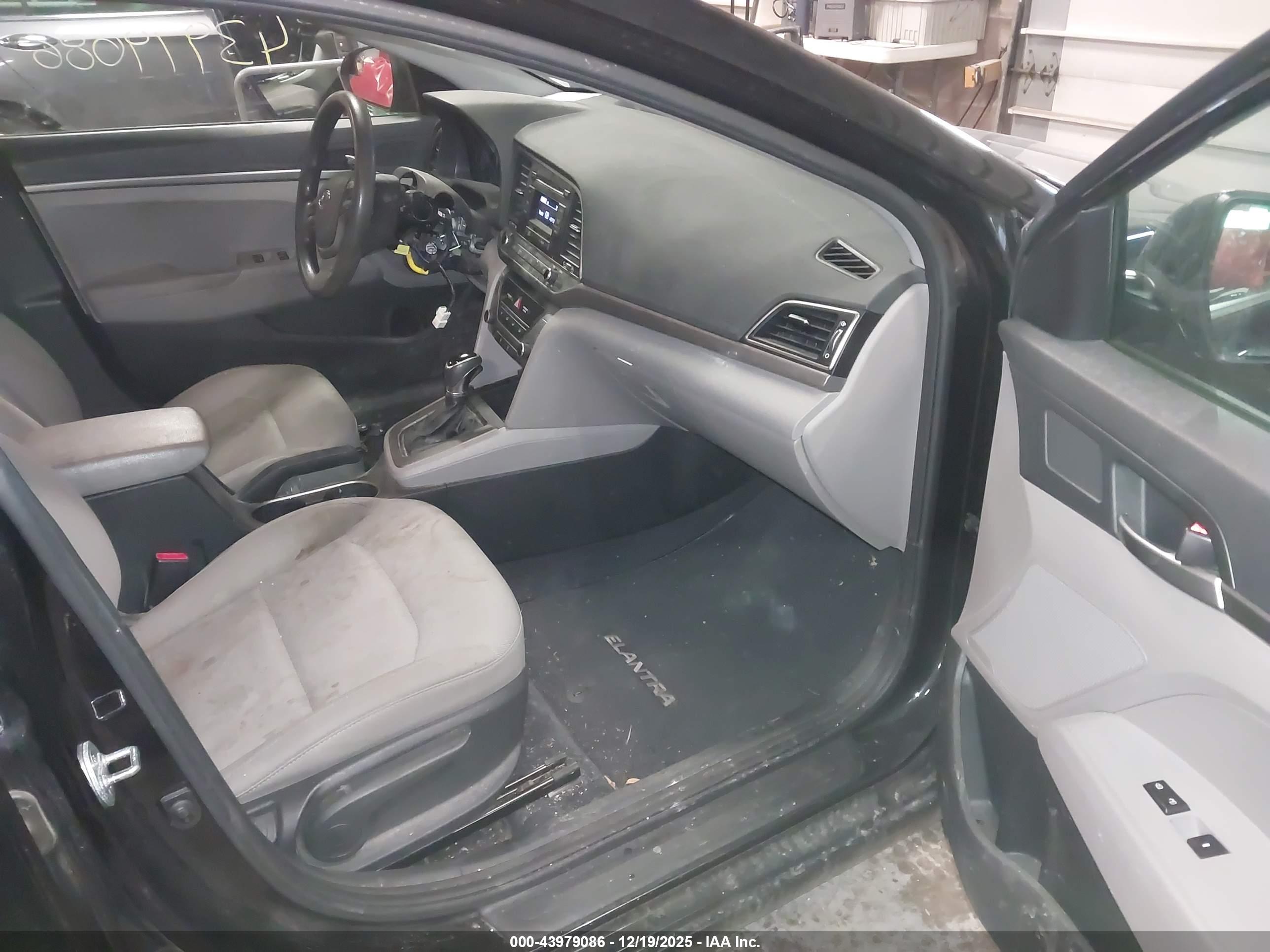 HYUNDAI ELANTRA image 5