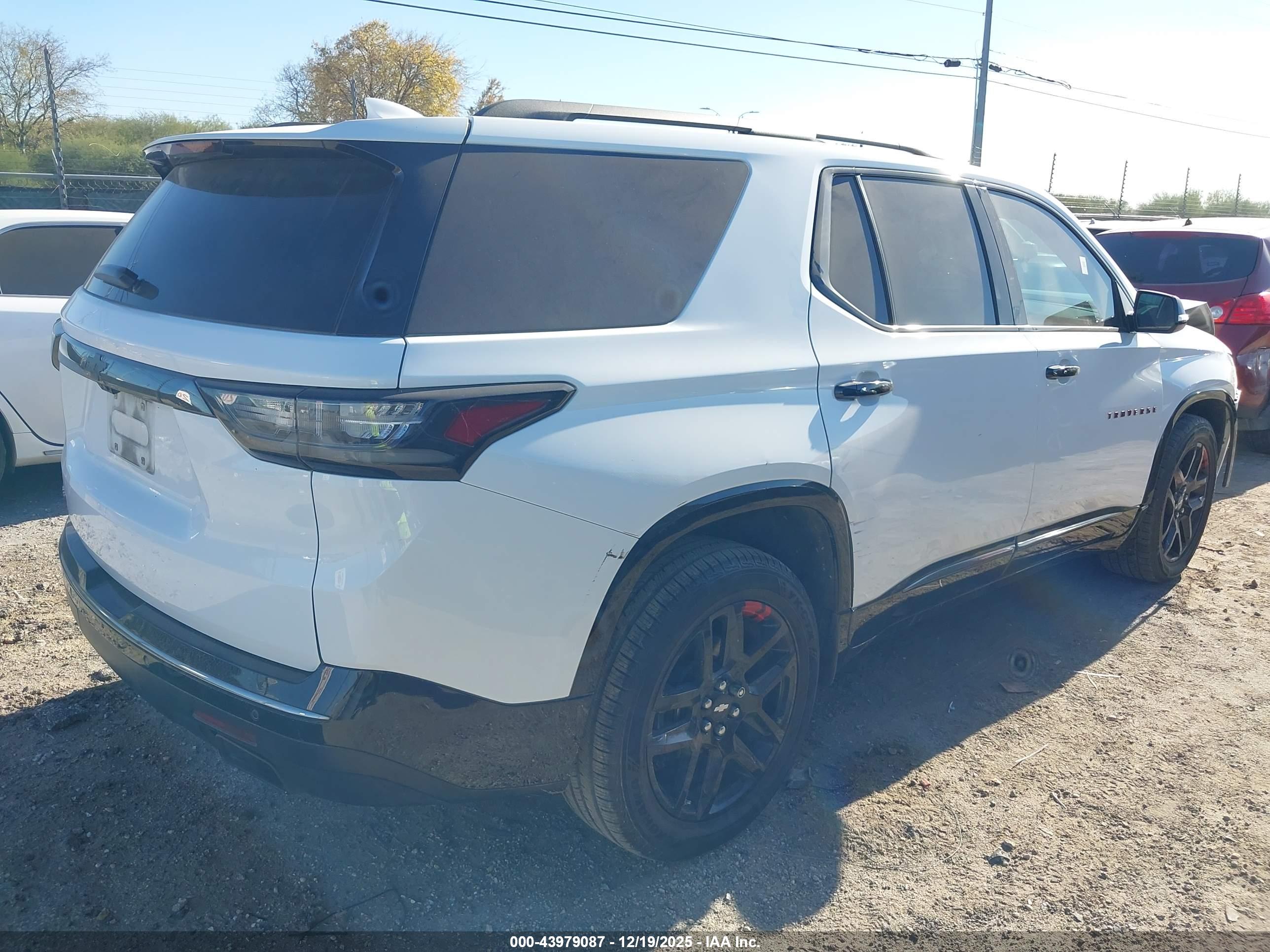 CHEVROLET TRAVERSE image 4