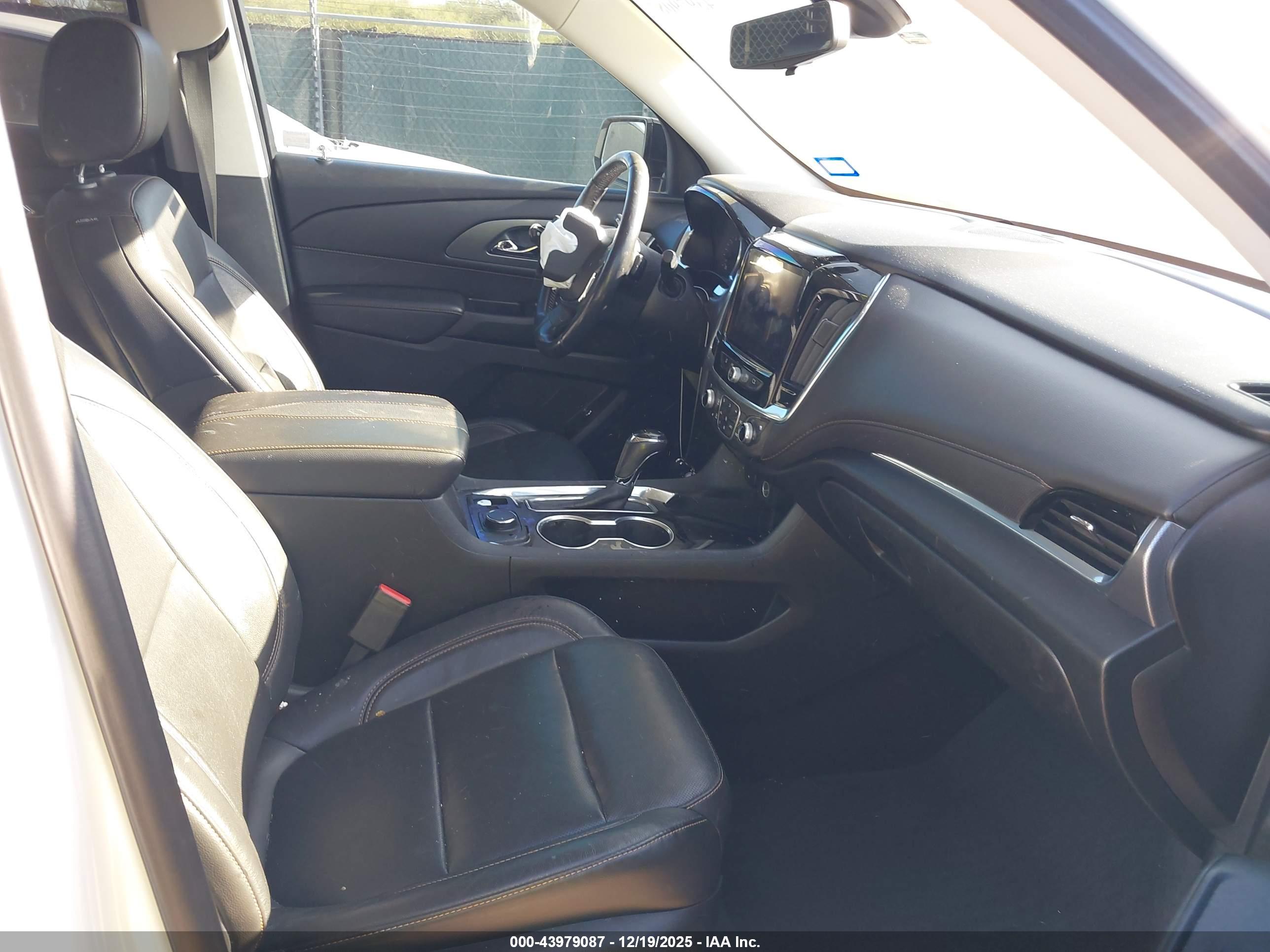 CHEVROLET TRAVERSE image 5