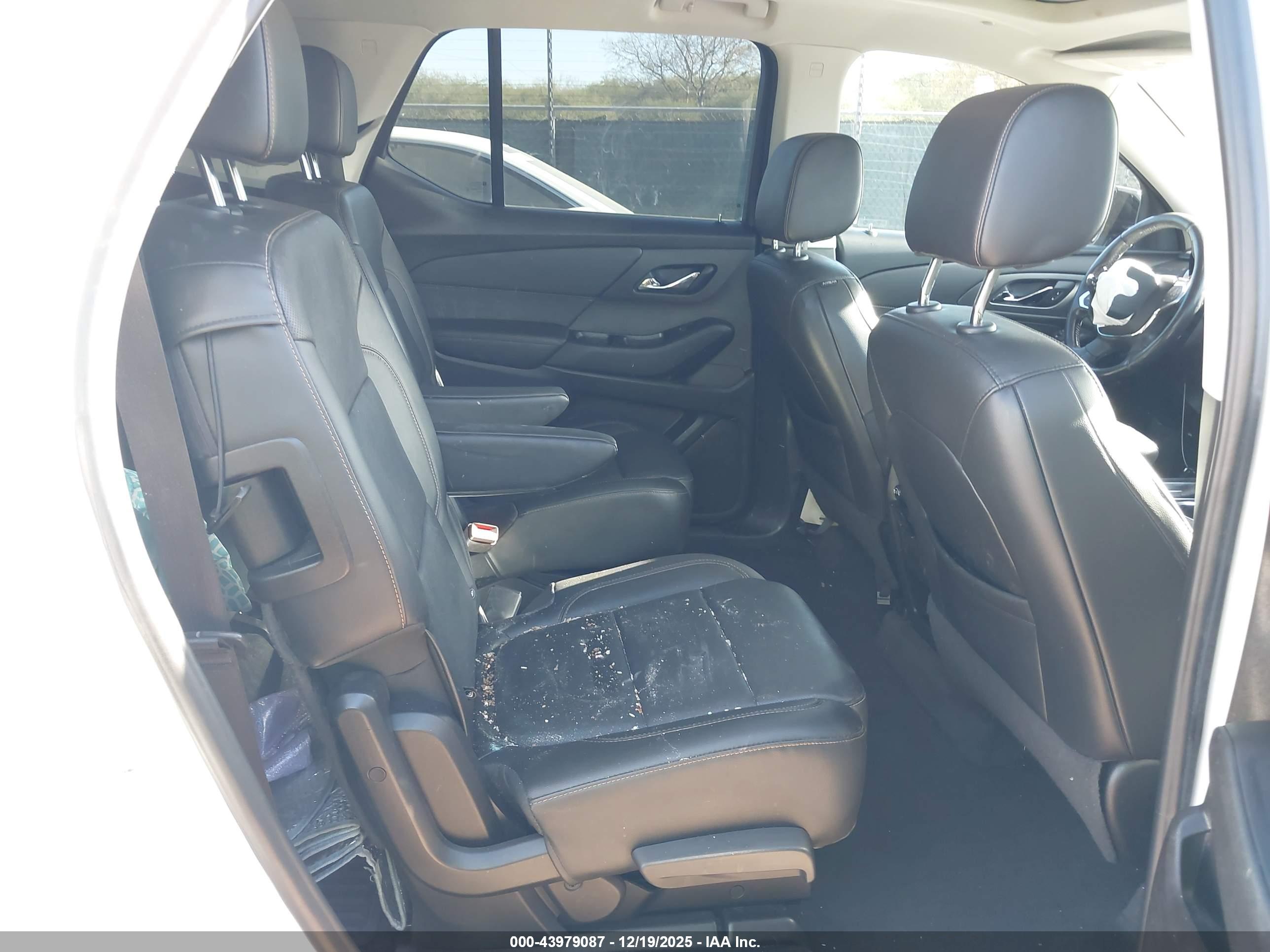 CHEVROLET TRAVERSE image 8