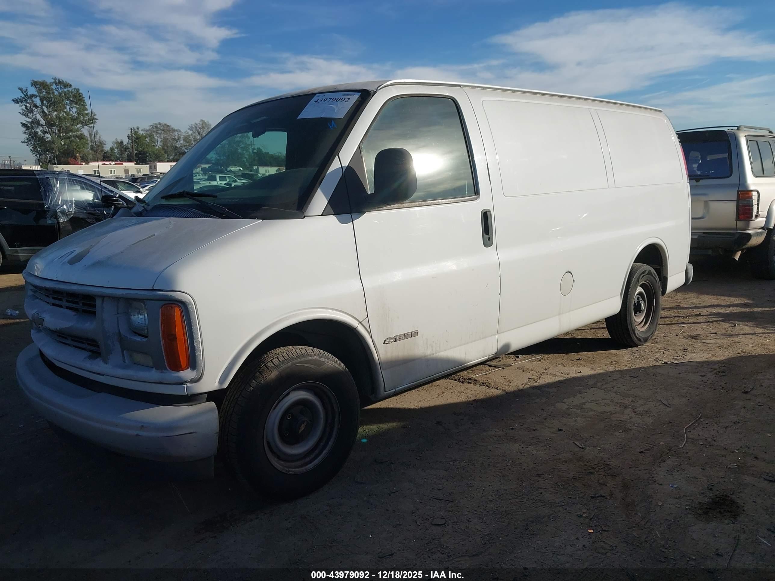 CHEVROLET EXPRESS image 2