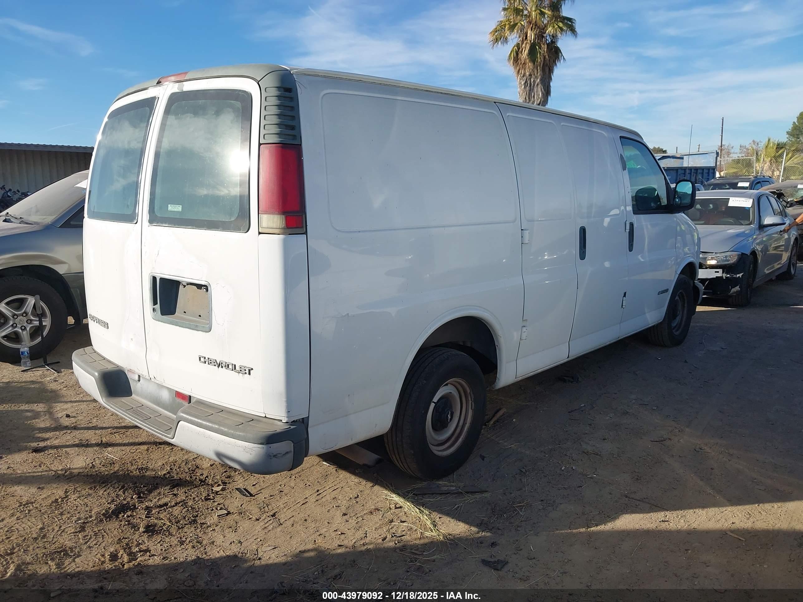CHEVROLET EXPRESS image 4
