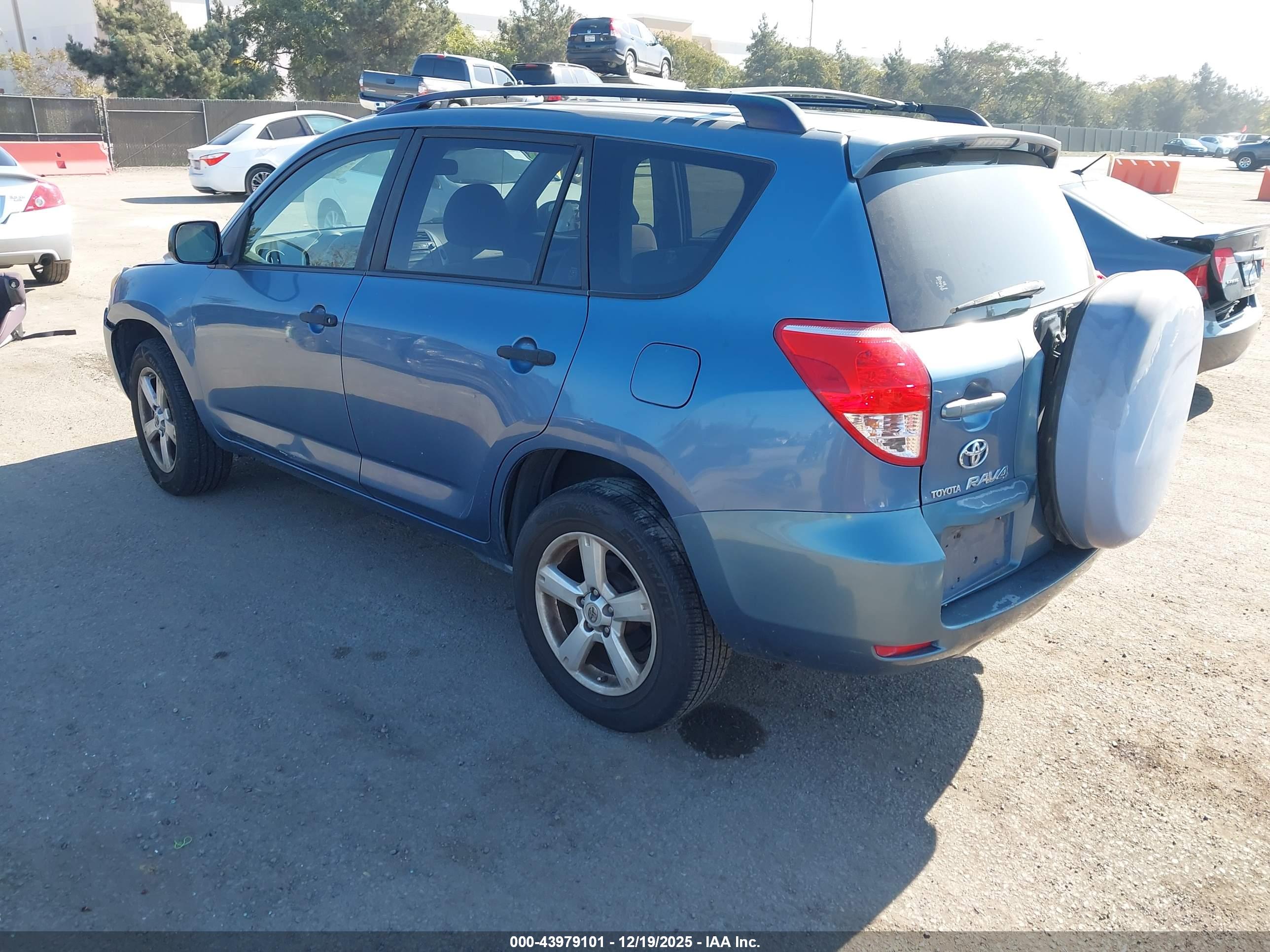 TOYOTA RAV4 image 3
