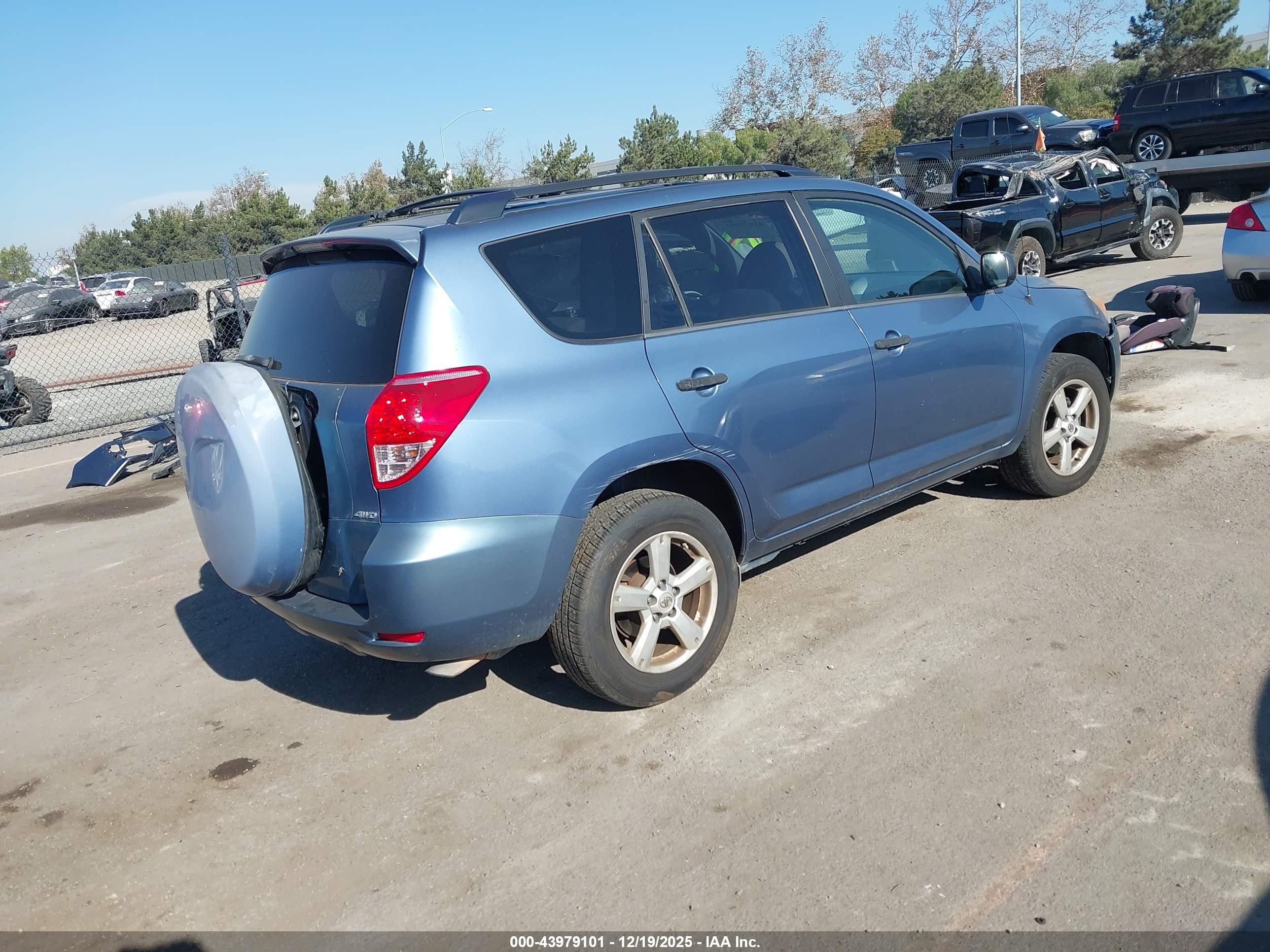 TOYOTA RAV4 image 4