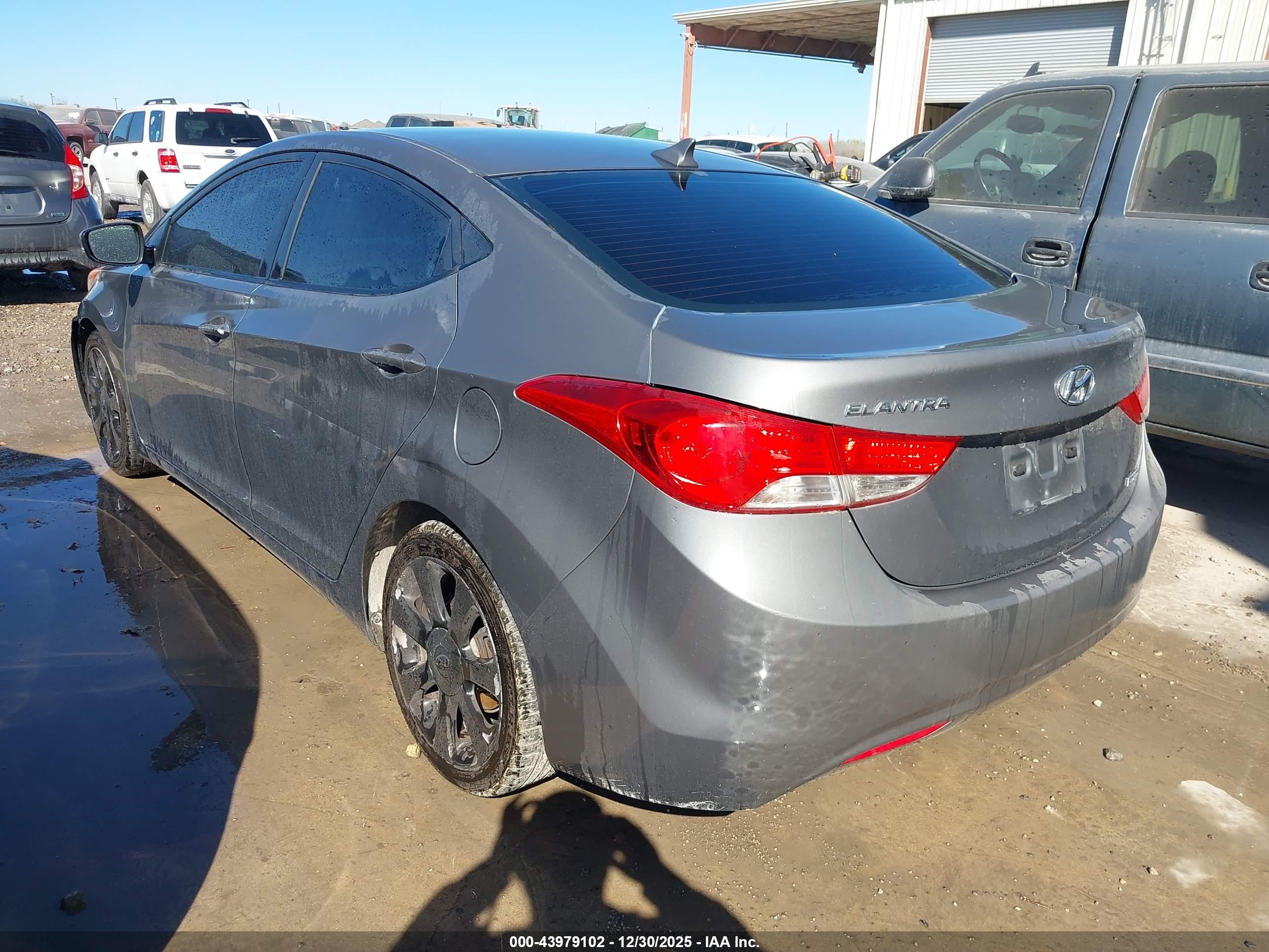 HYUNDAI ELANTRA image 3