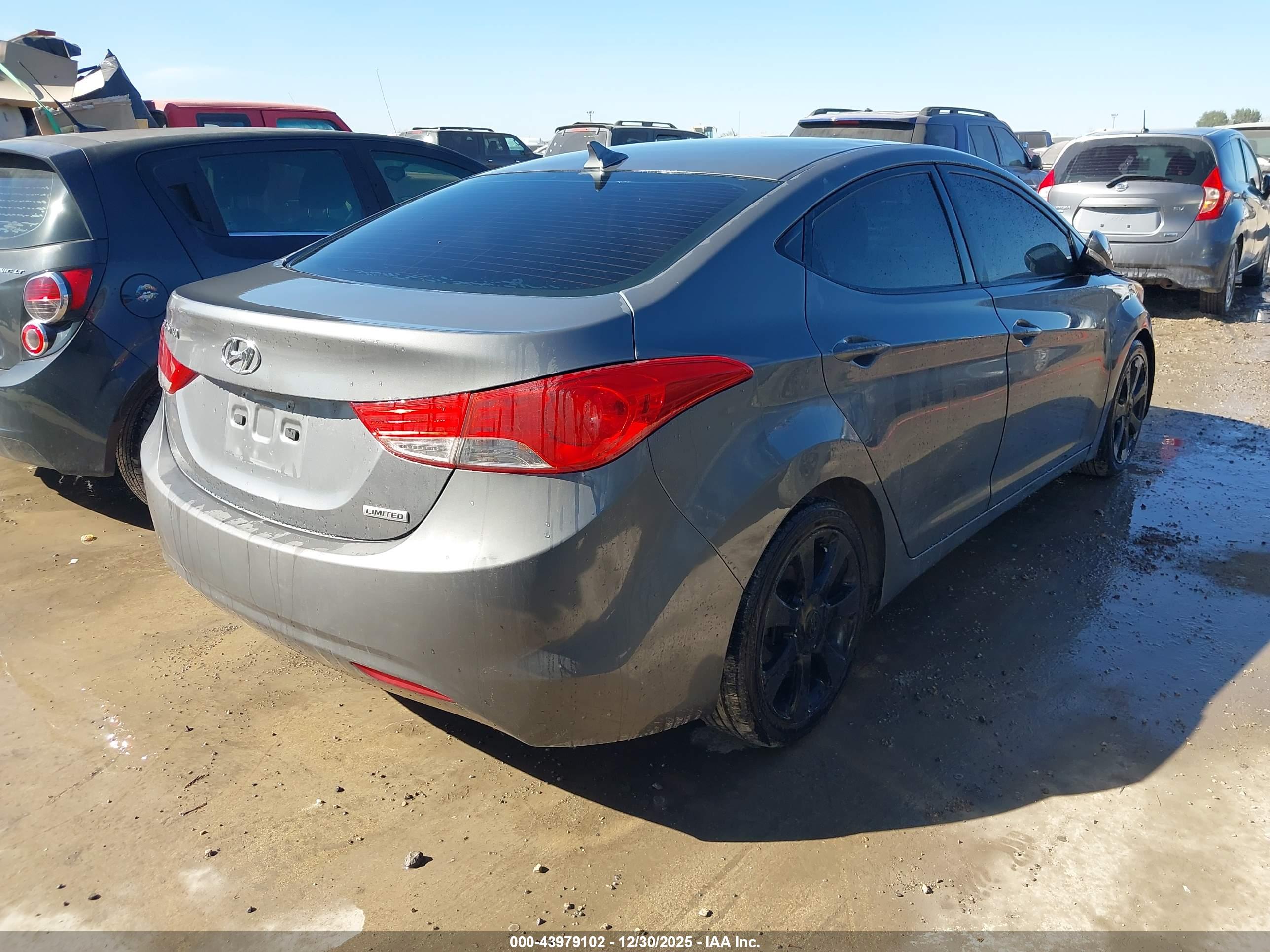 HYUNDAI ELANTRA image 4