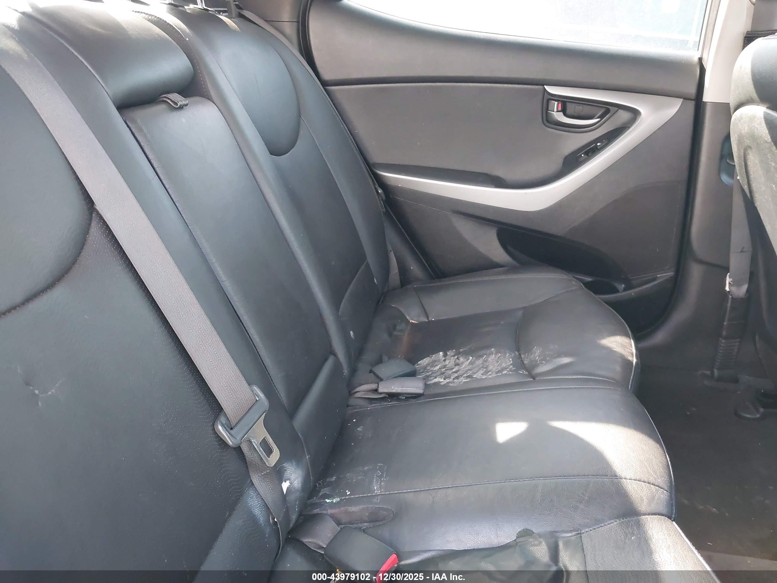 HYUNDAI ELANTRA image 8