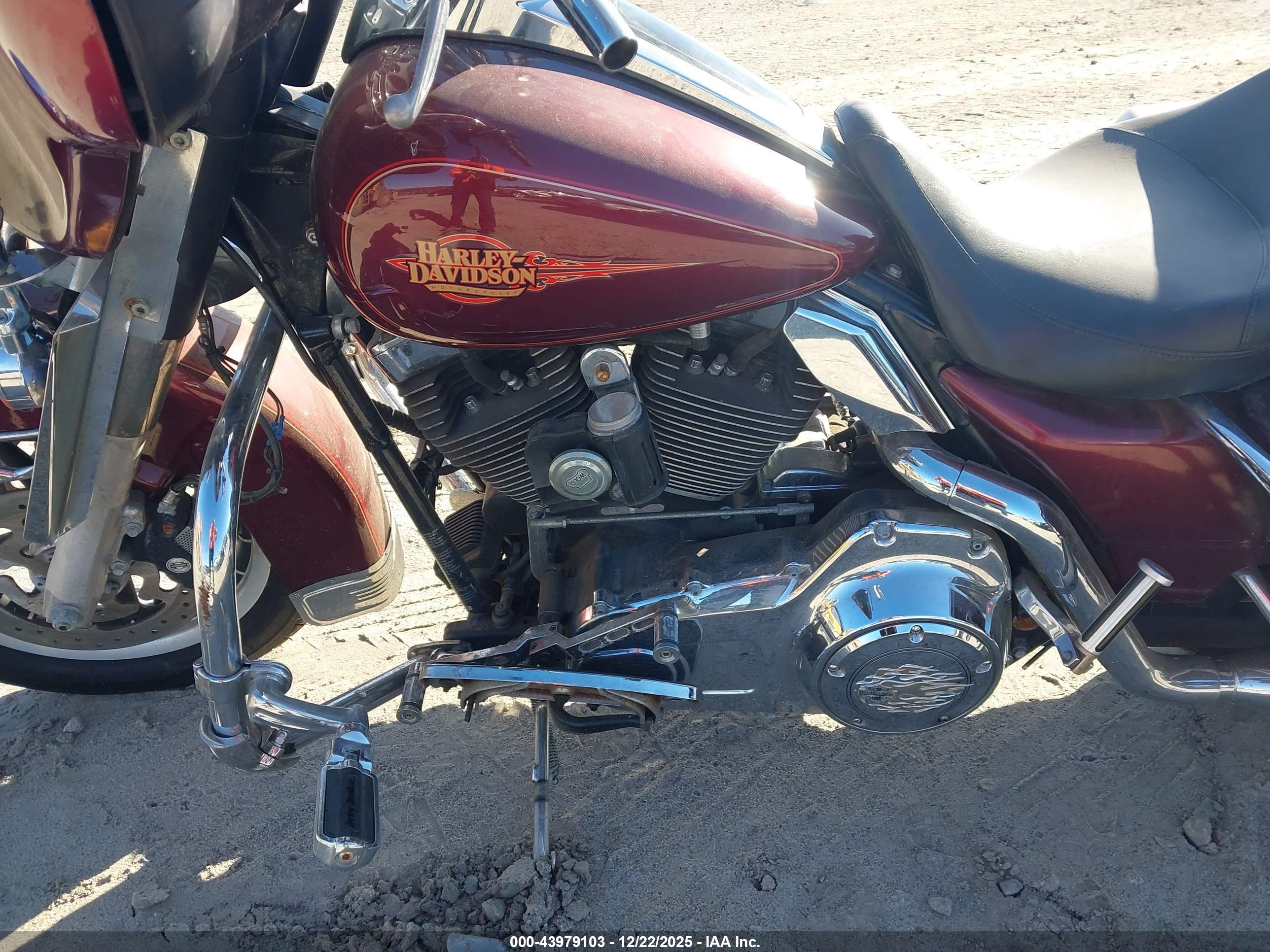HARLEY-DAVIDSON FLHT image 9