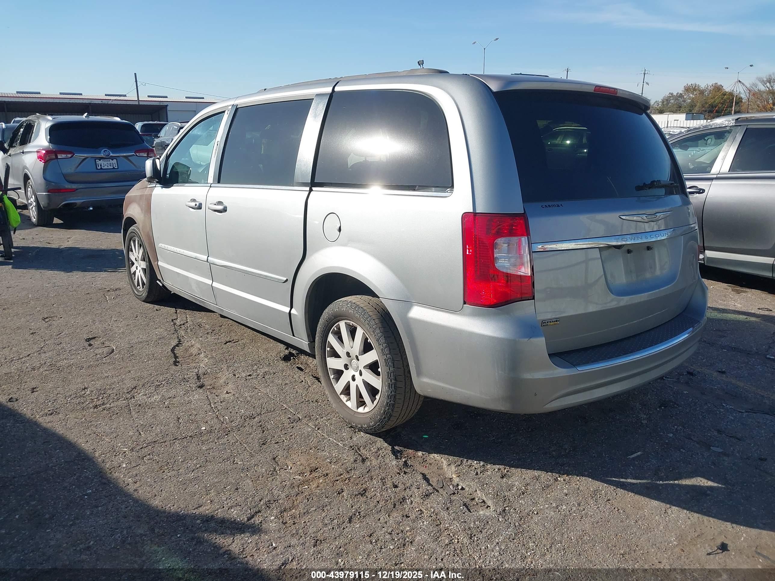 CHRYSLER TOWN image 3
