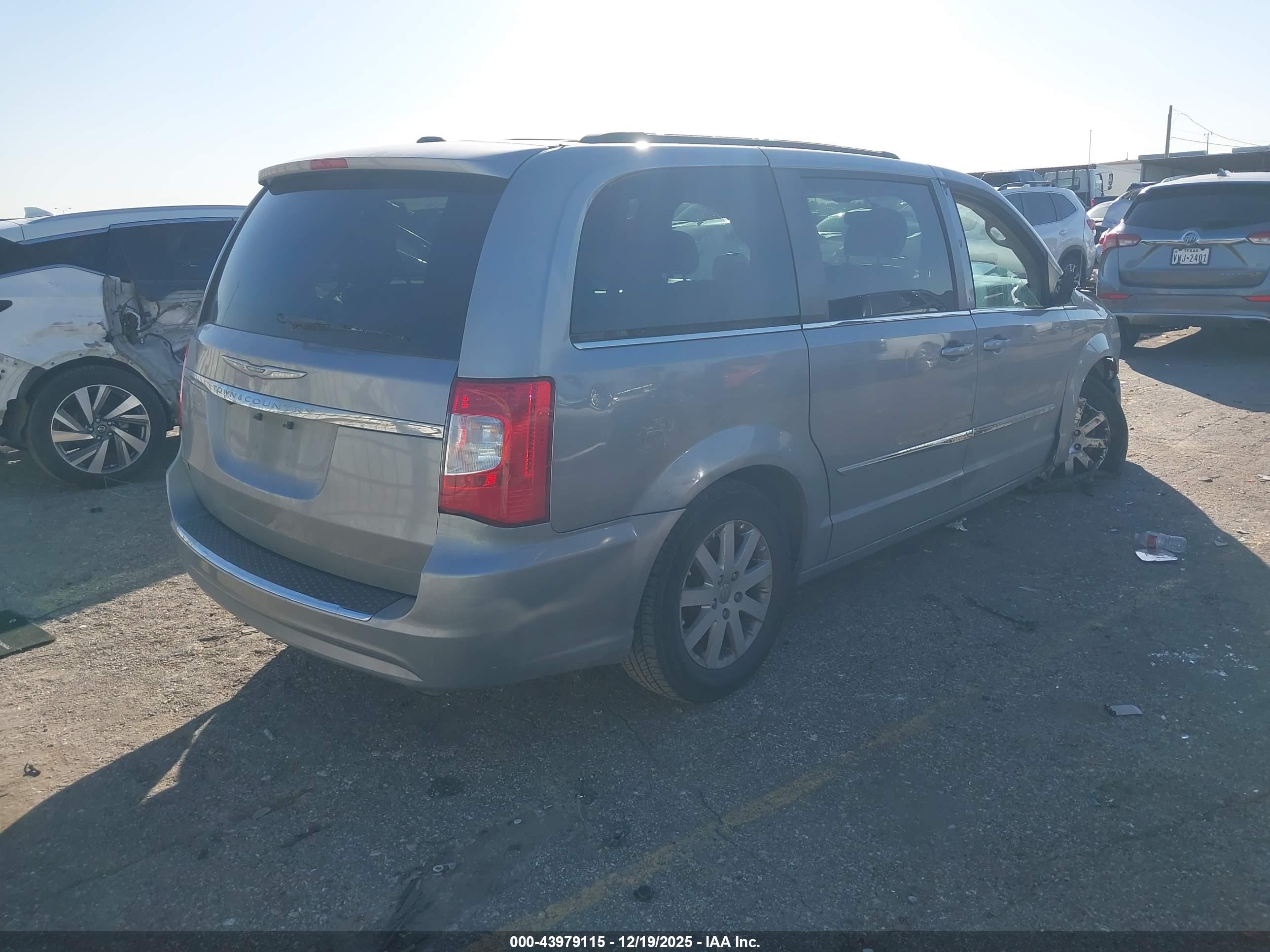CHRYSLER TOWN image 4