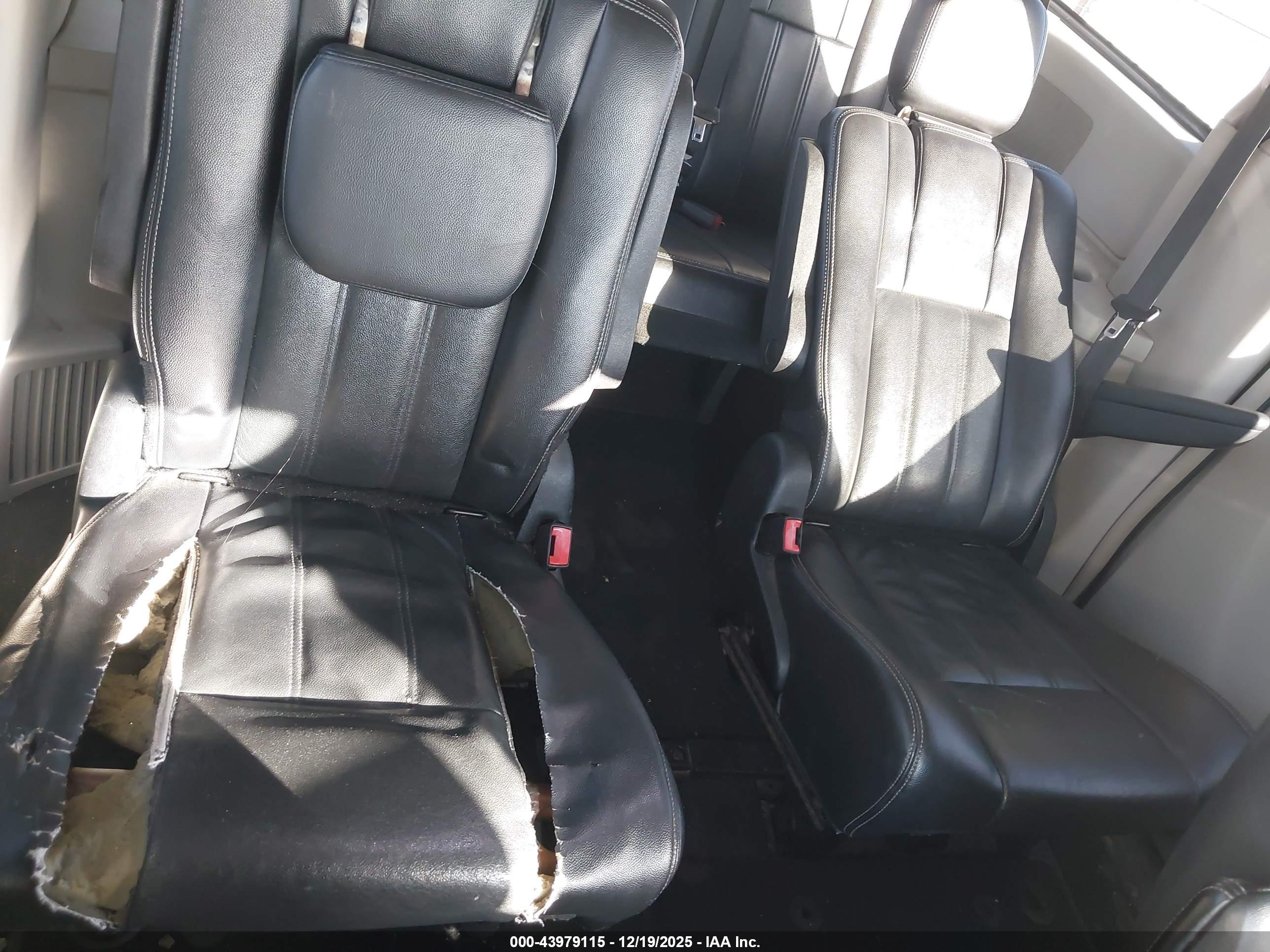 CHRYSLER TOWN image 8