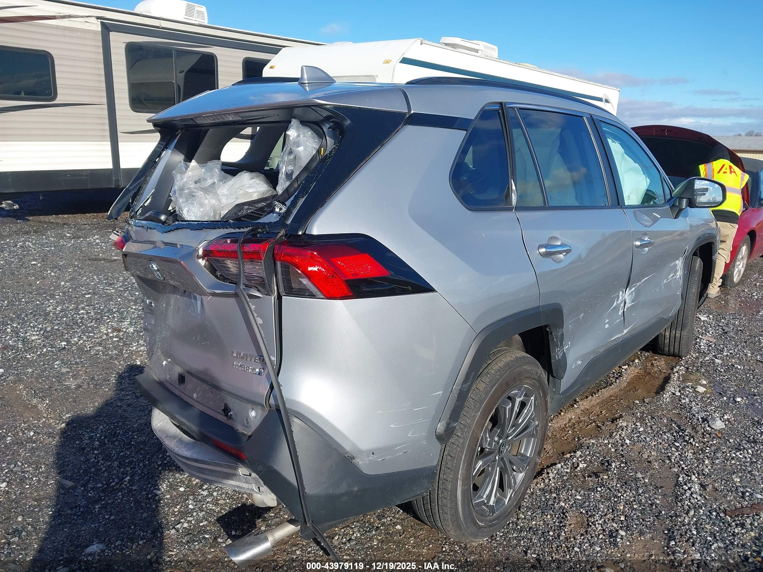 TOYOTA RAV4 image 4