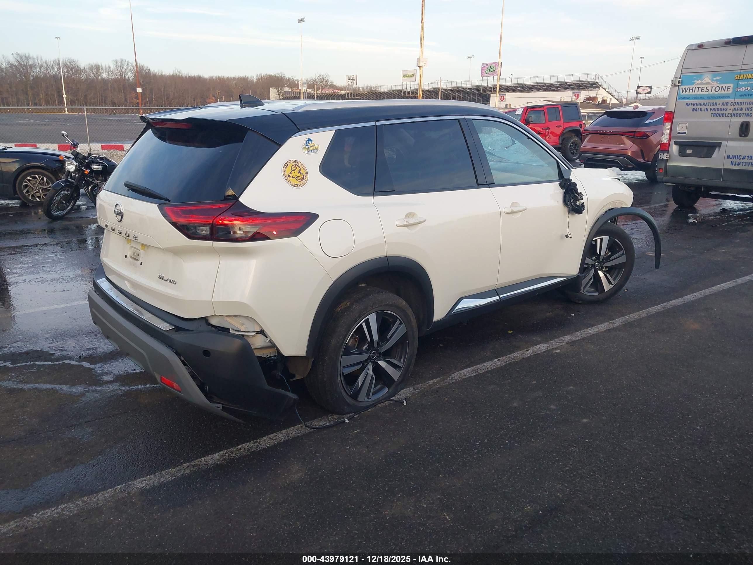 NISSAN ROGUE image 4