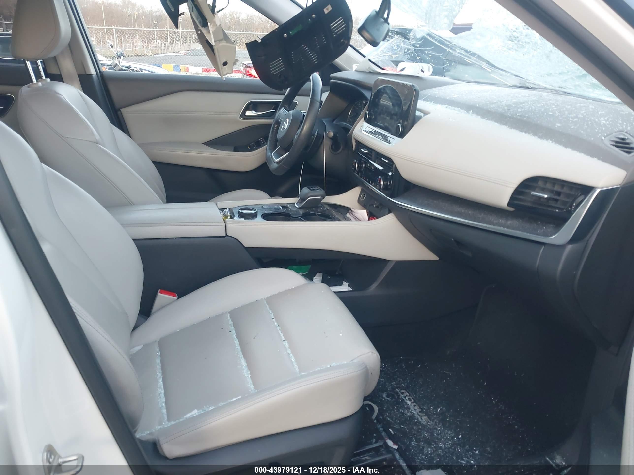 NISSAN ROGUE image 5