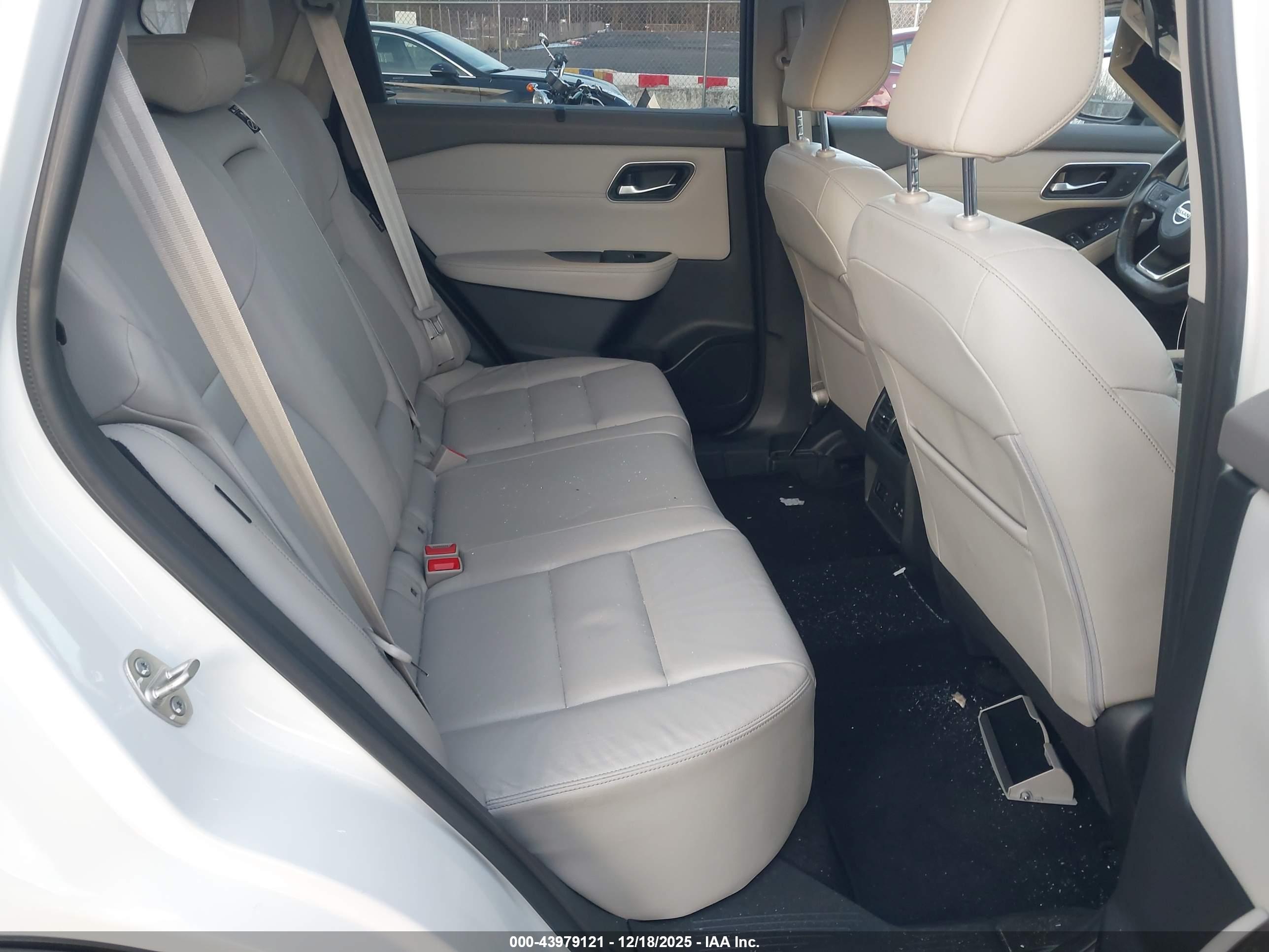NISSAN ROGUE image 8