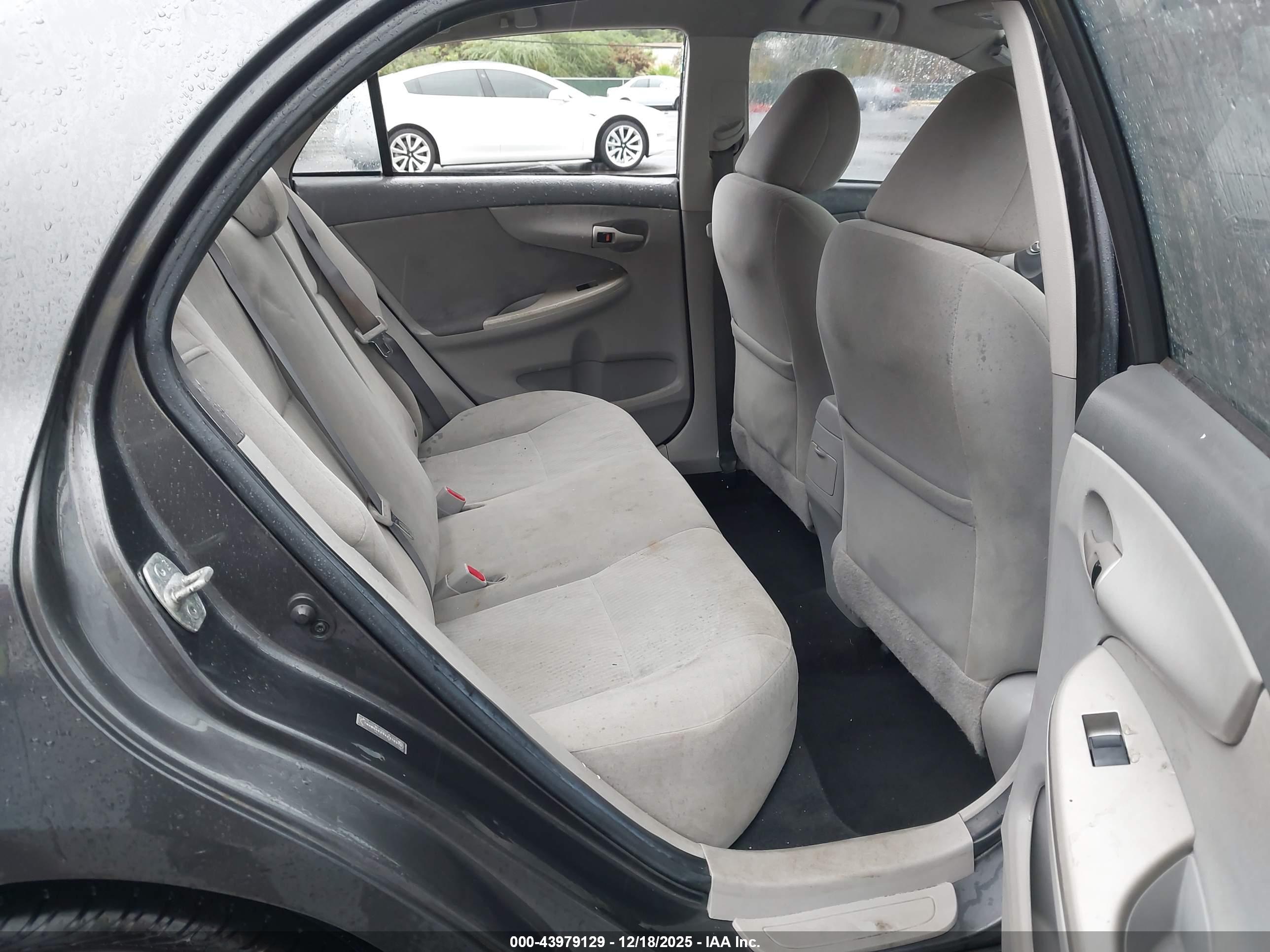 TOYOTA COROLLA image 8