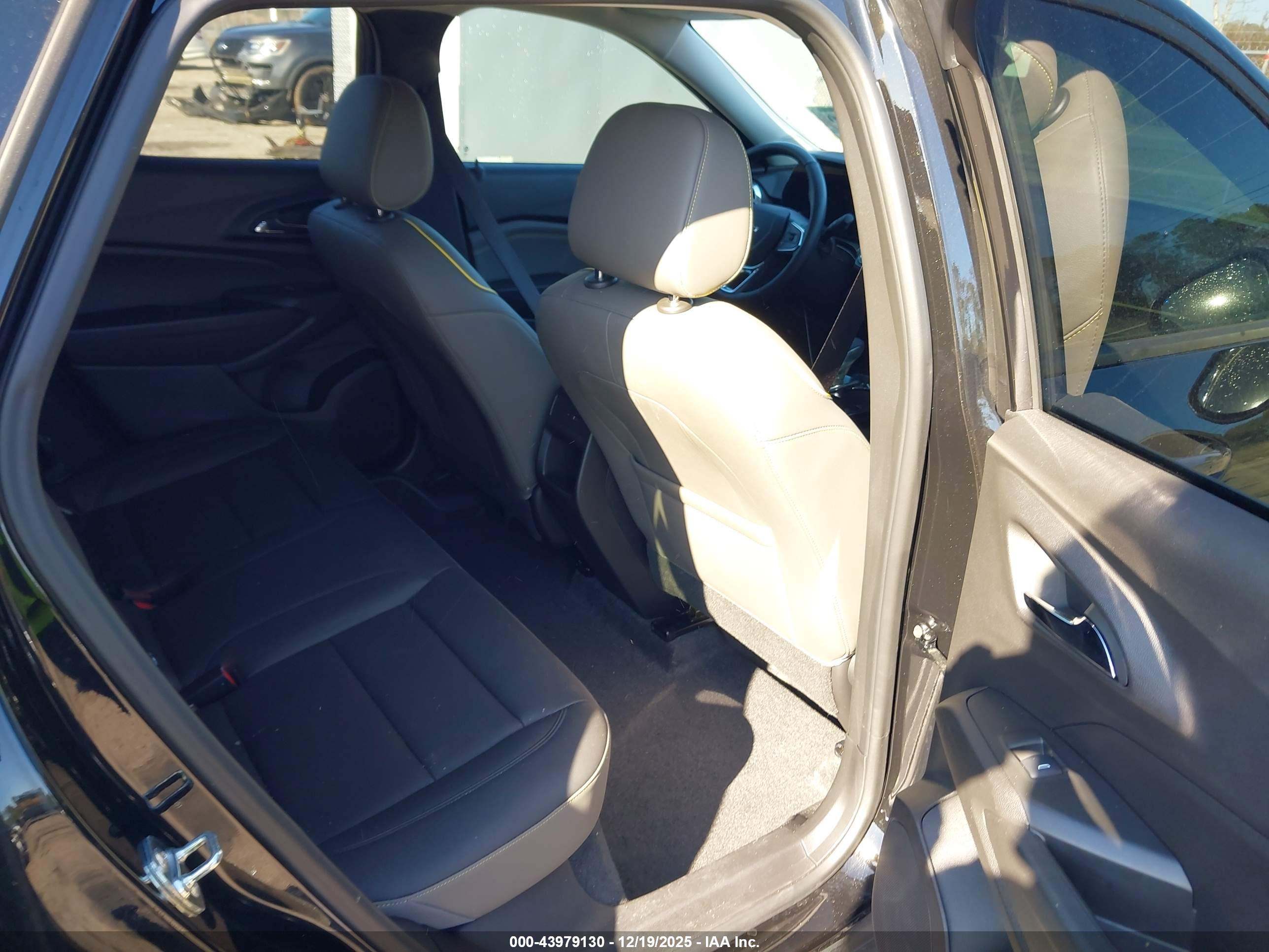 CHEVROLET TRAX image 8