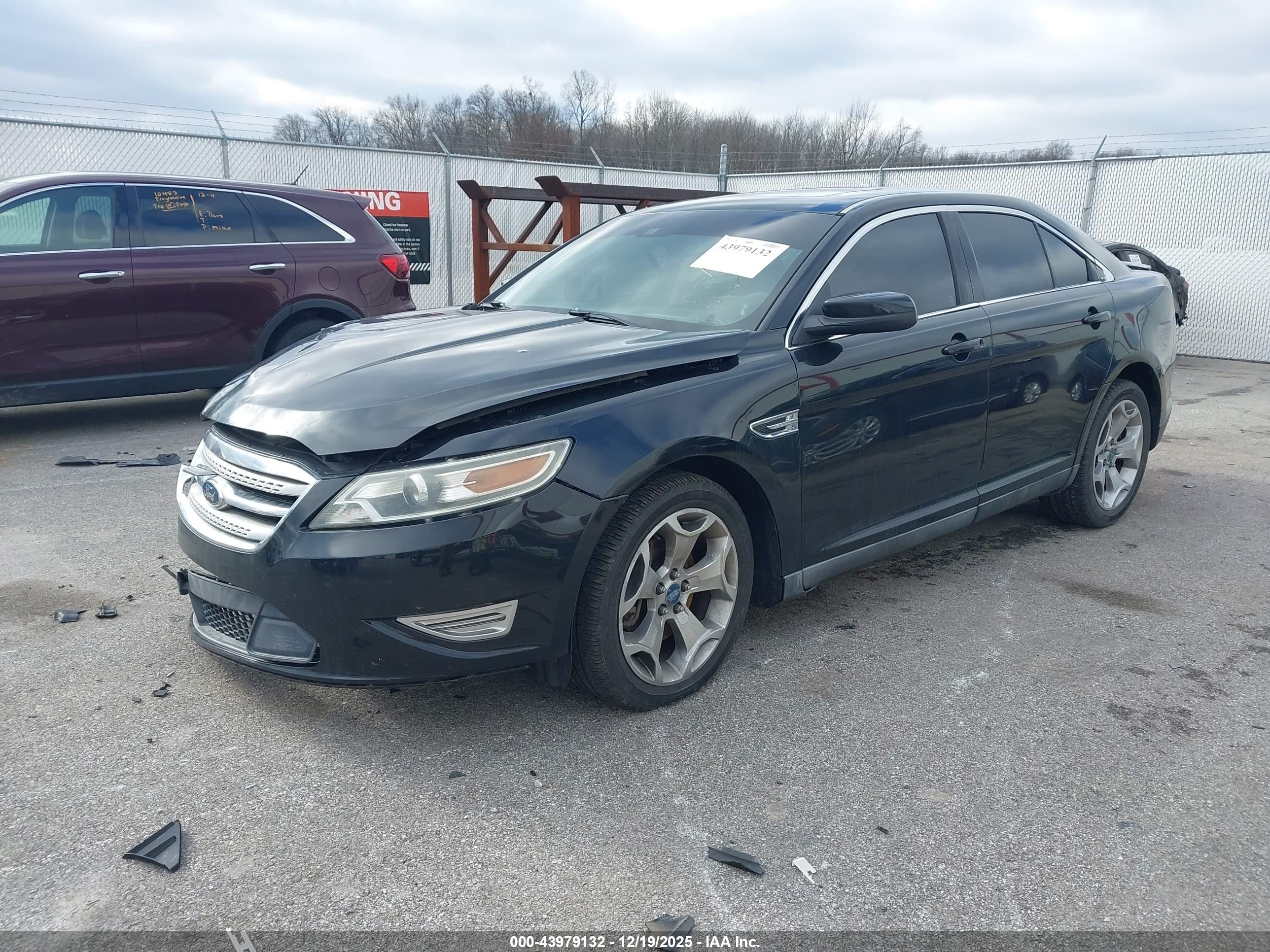 FORD TAURUS image 2