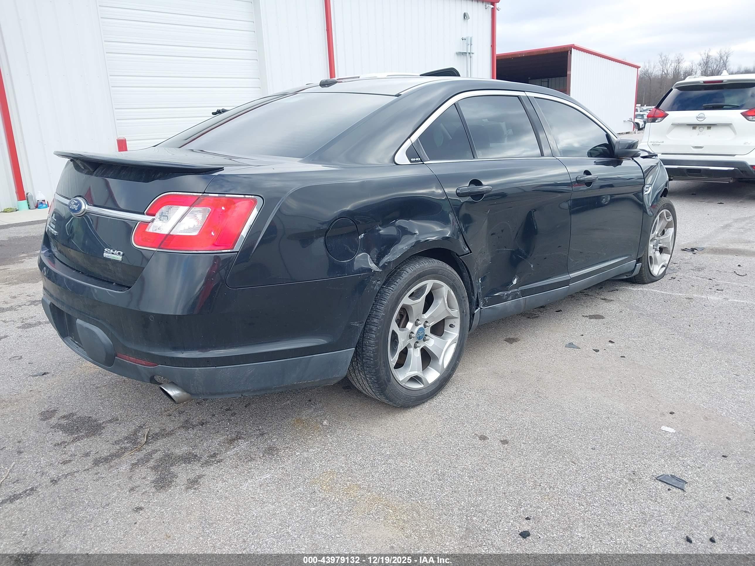 FORD TAURUS image 4