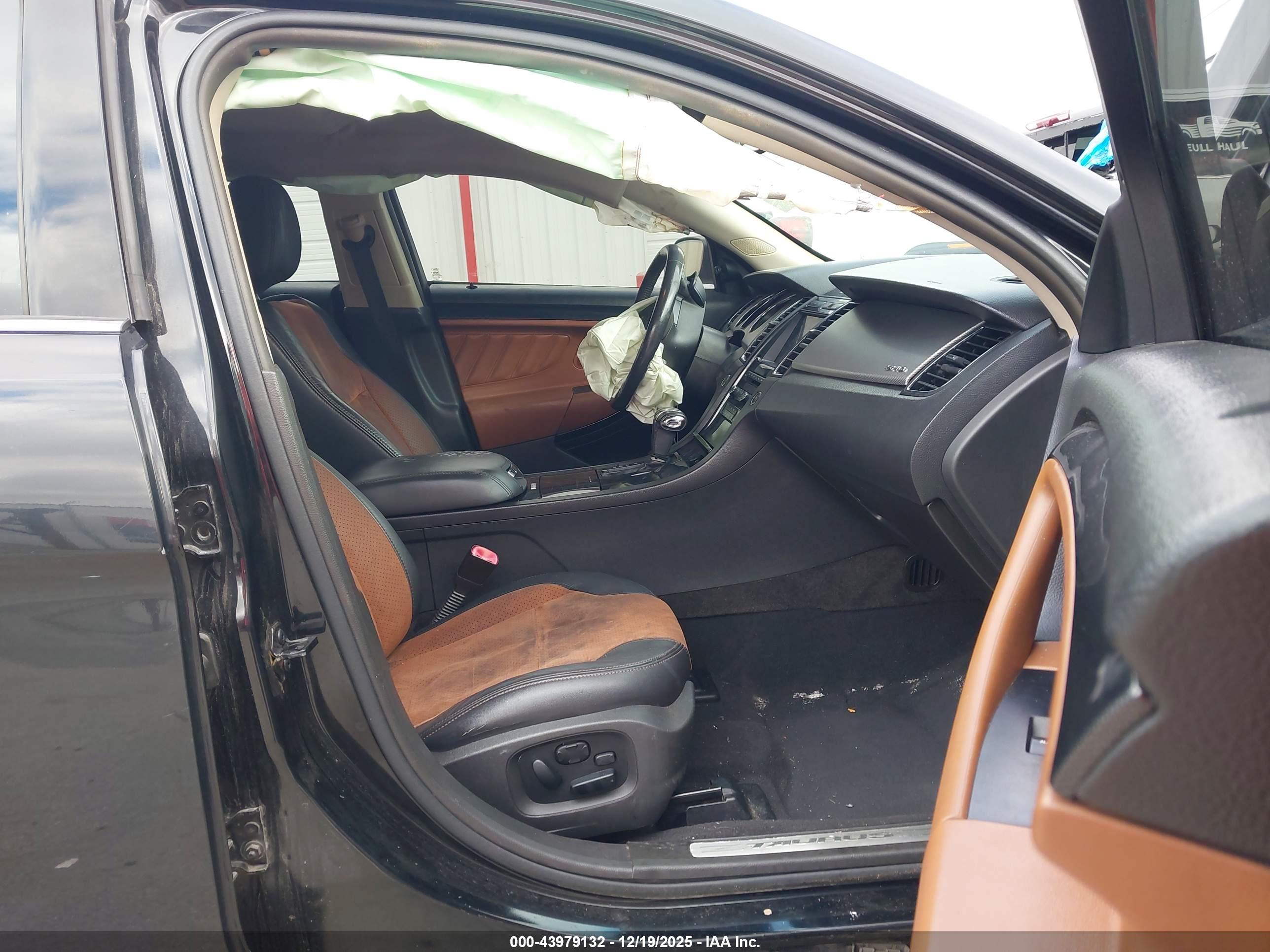 FORD TAURUS image 5