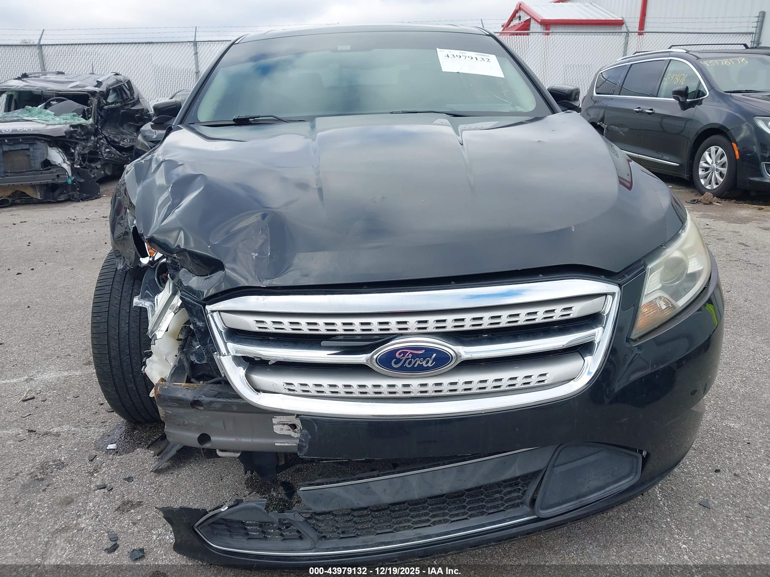 FORD TAURUS image 6