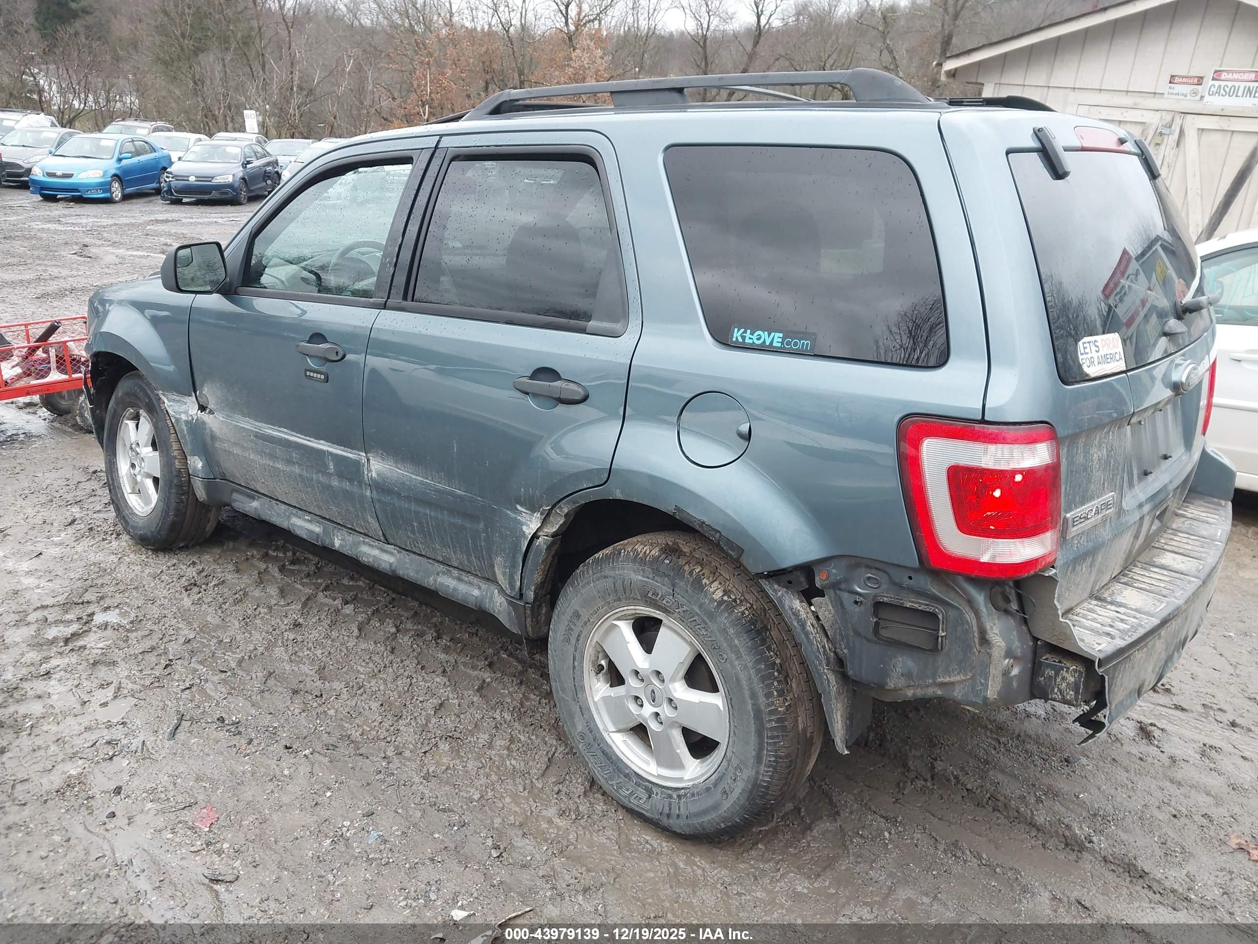 FORD ESCAPE image 3