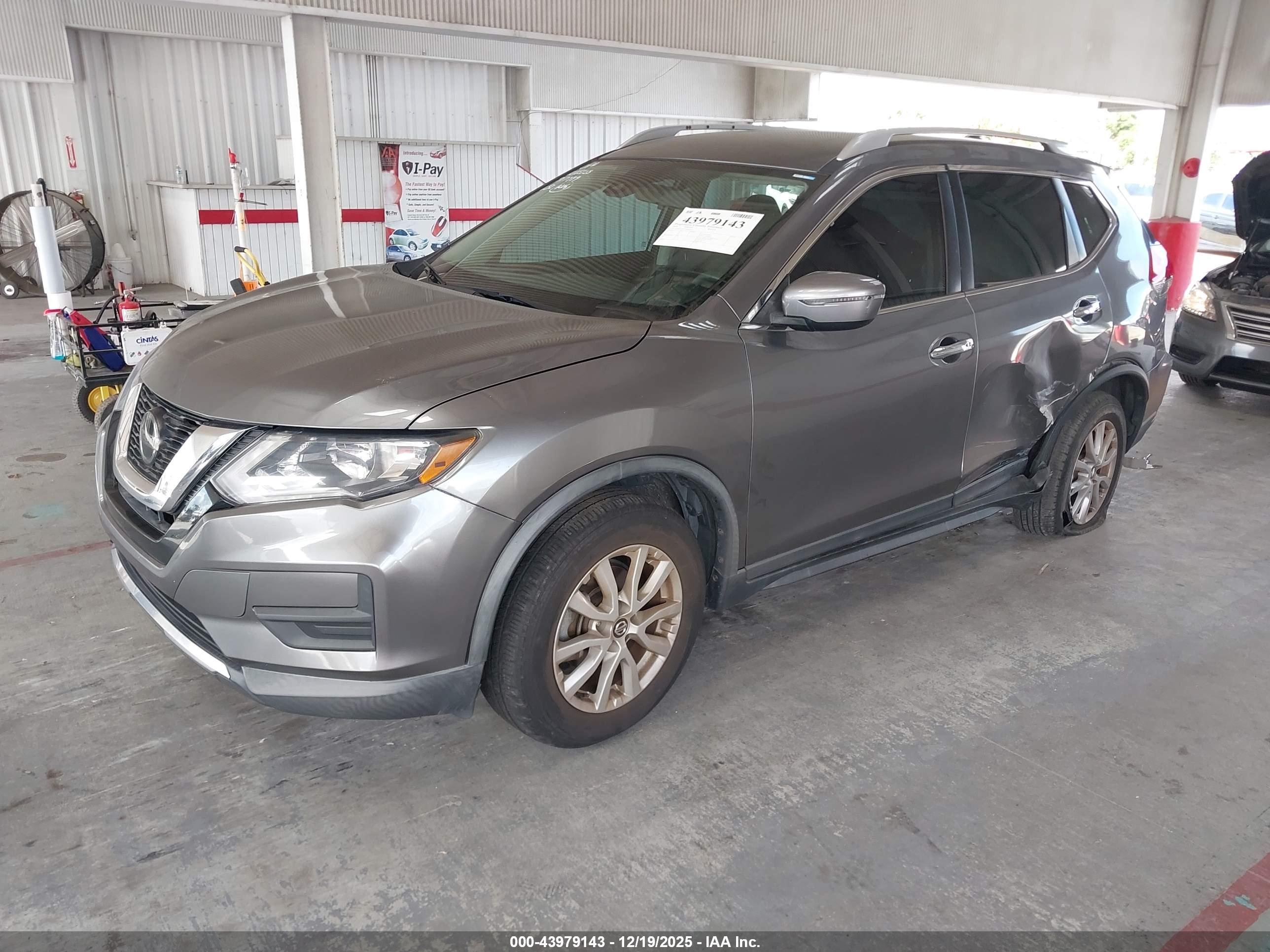 NISSAN ROGUE image 2