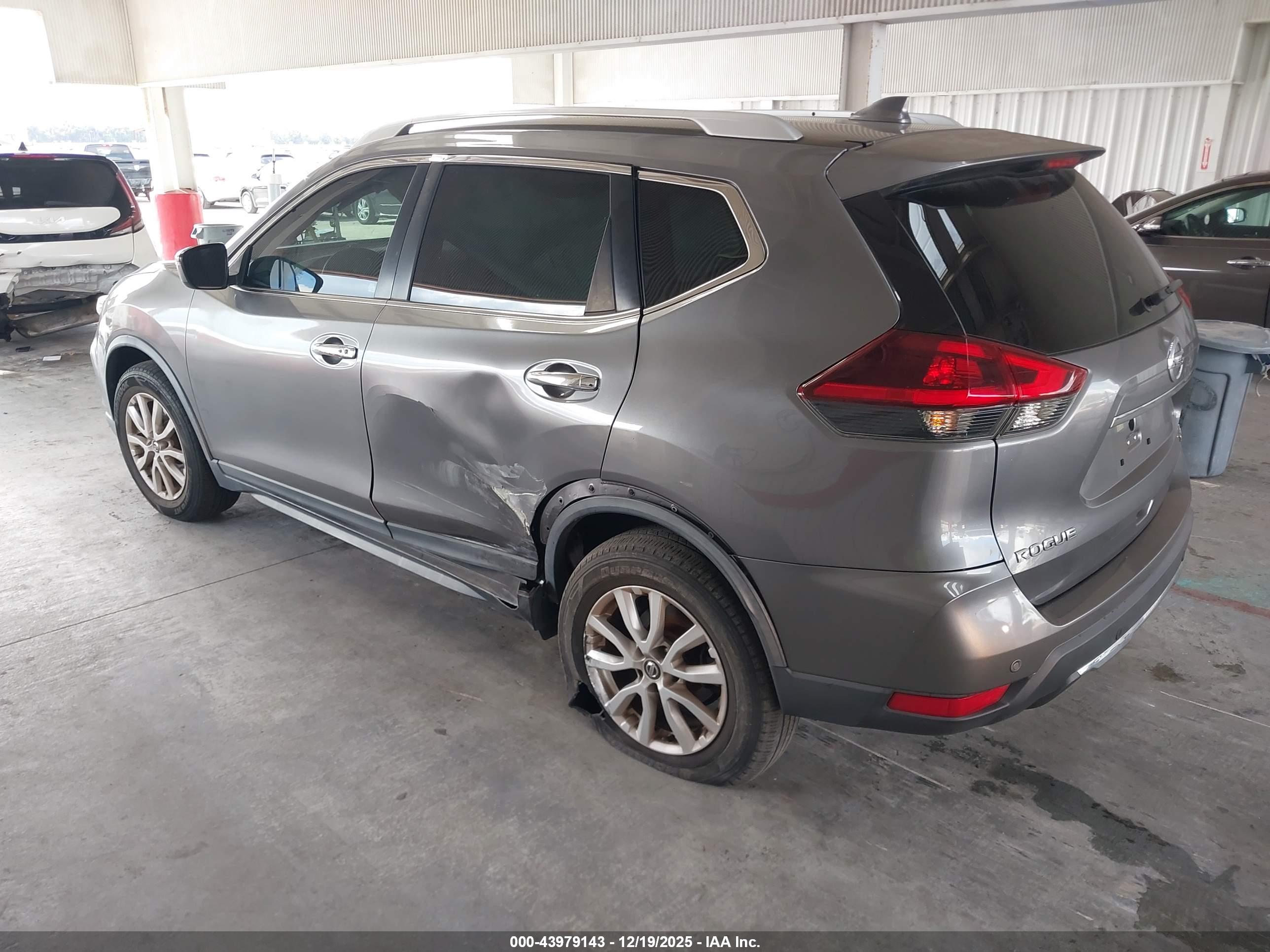 NISSAN ROGUE image 3