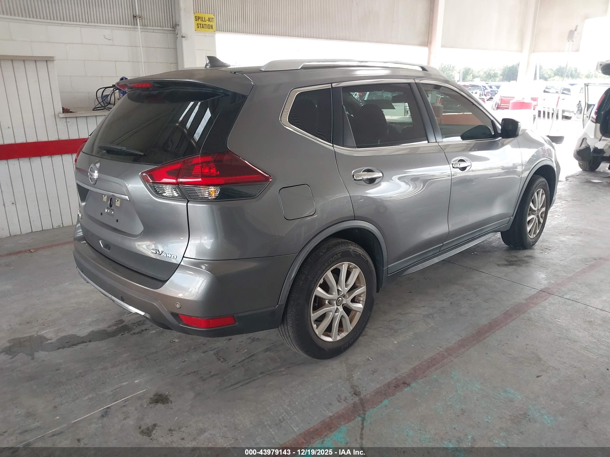 NISSAN ROGUE image 4
