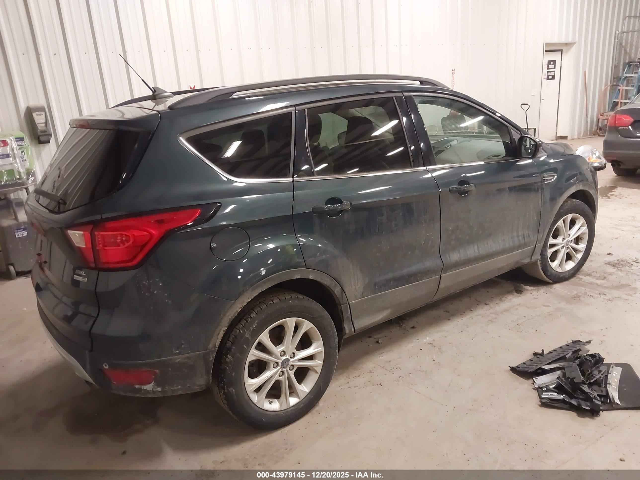 FORD ESCAPE image 4