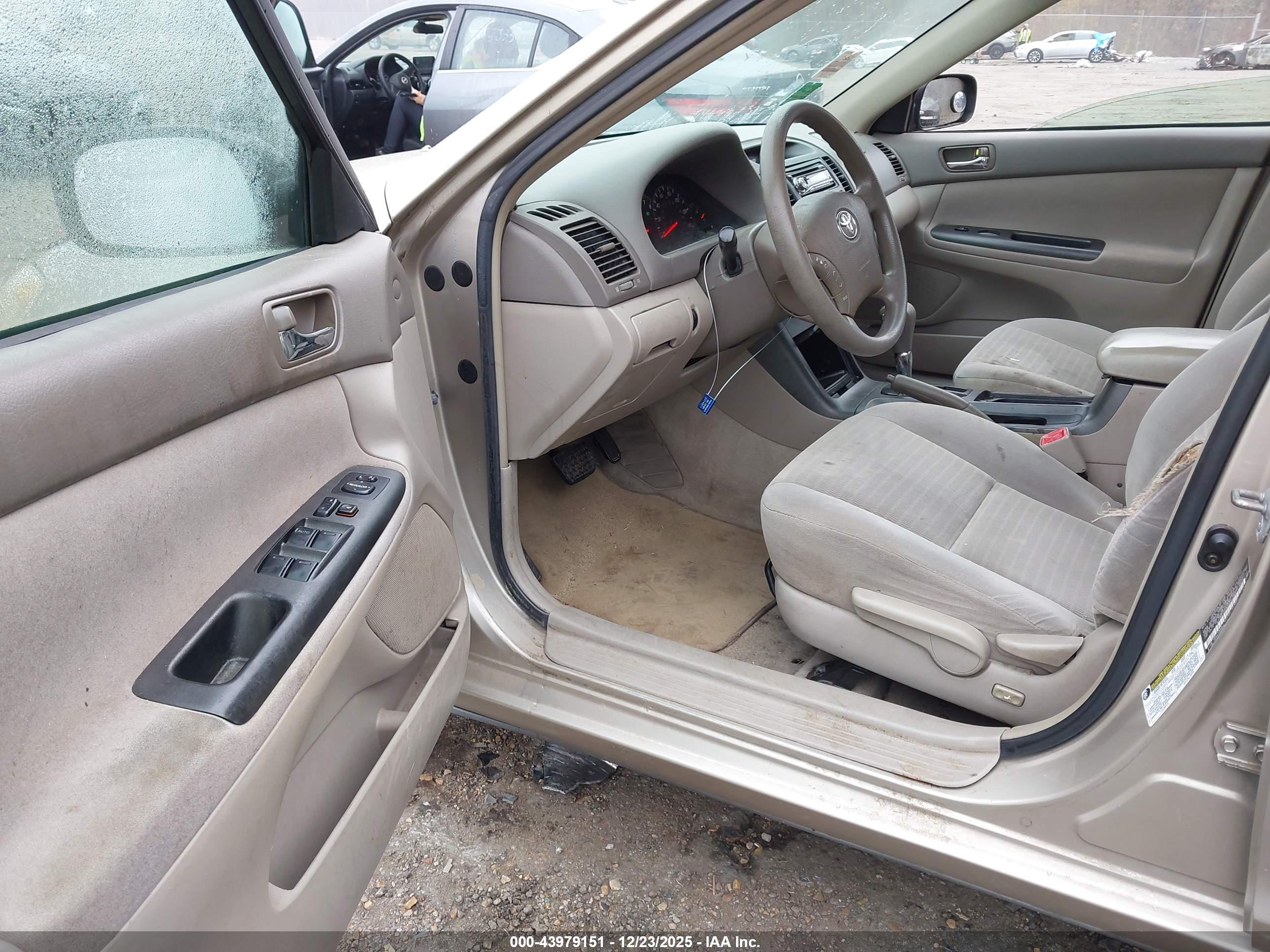 TOYOTA CAMRY image 5