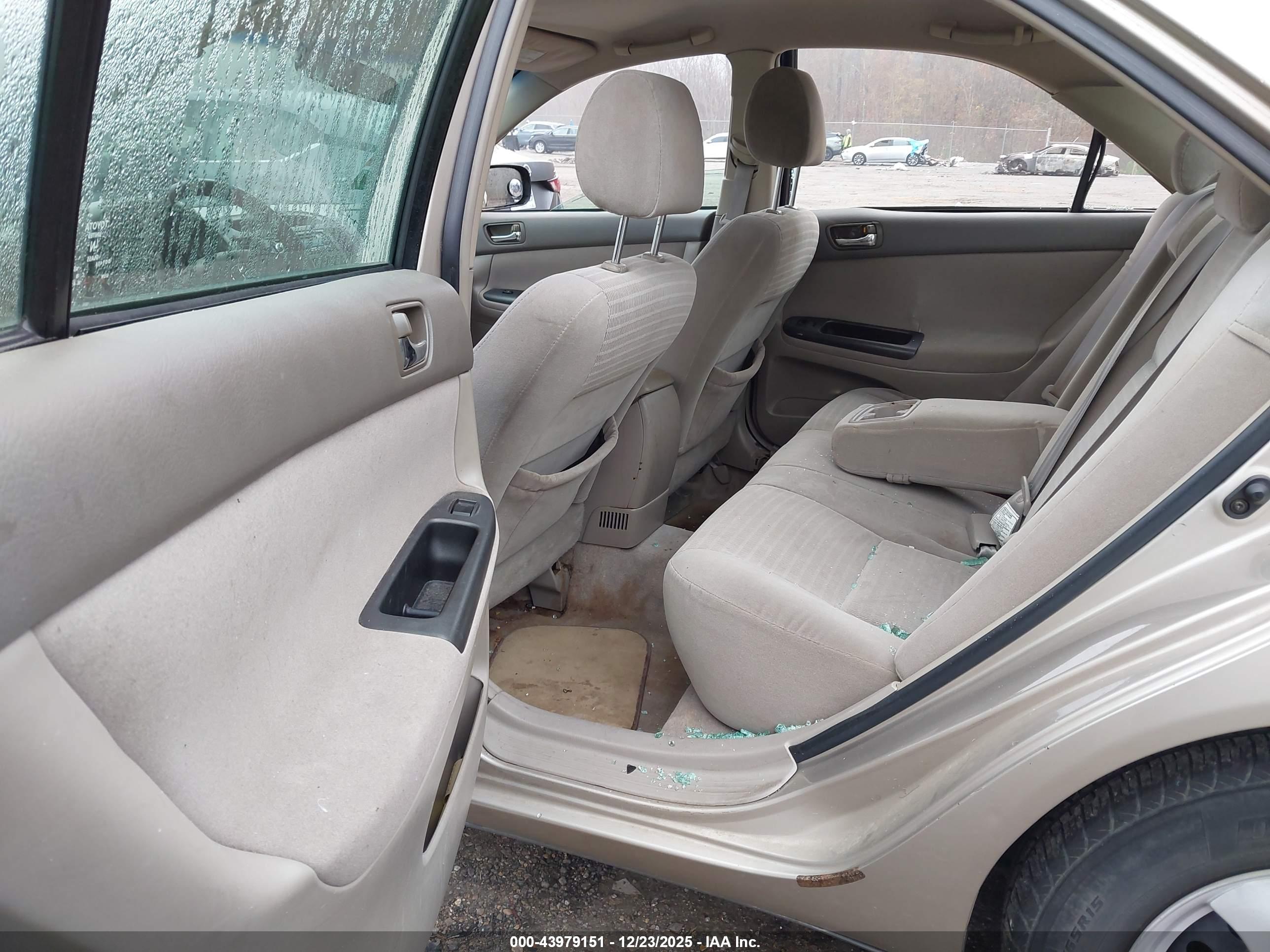 TOYOTA CAMRY image 8