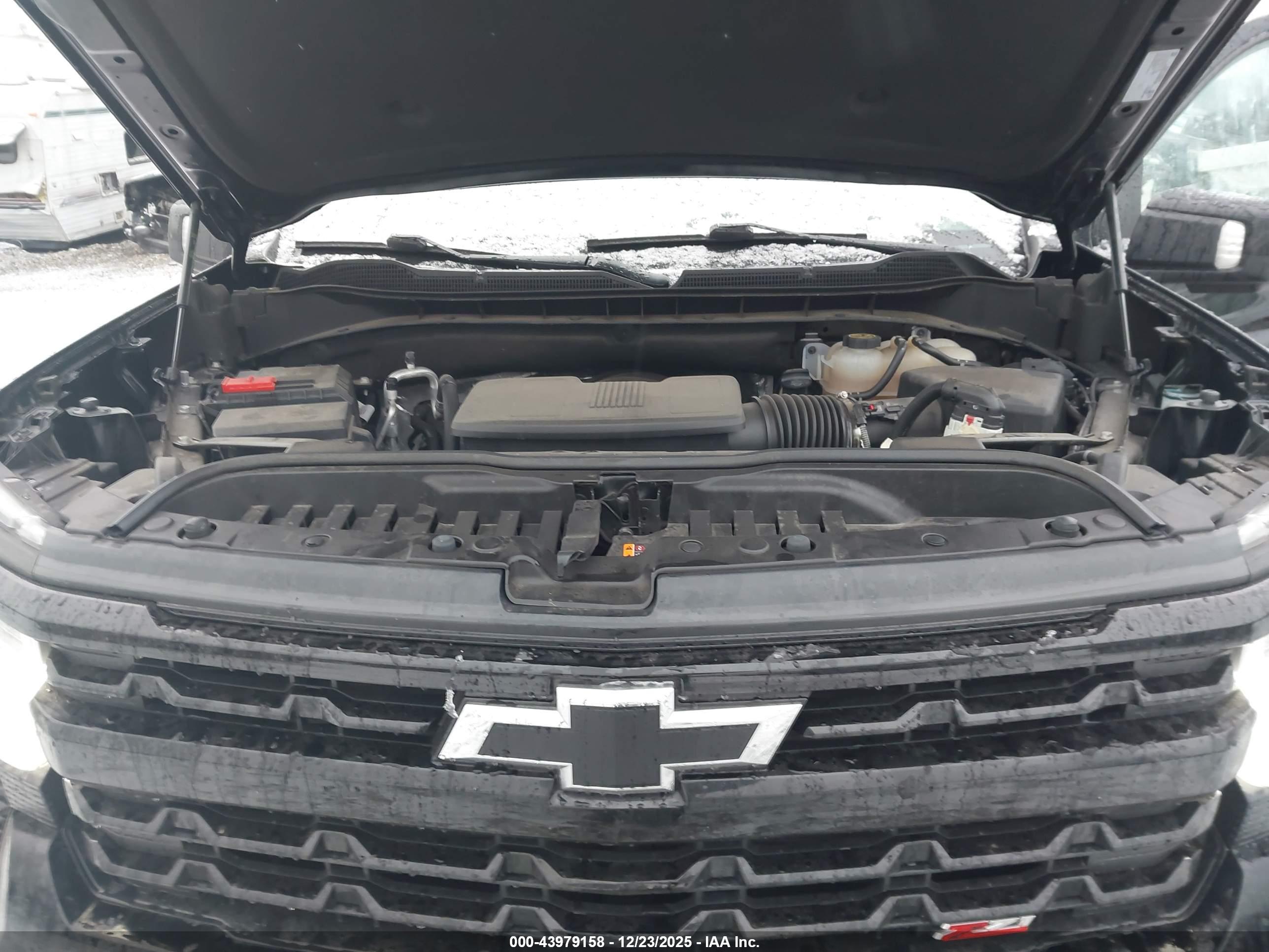 CHEVROLET SILVERADO image 10