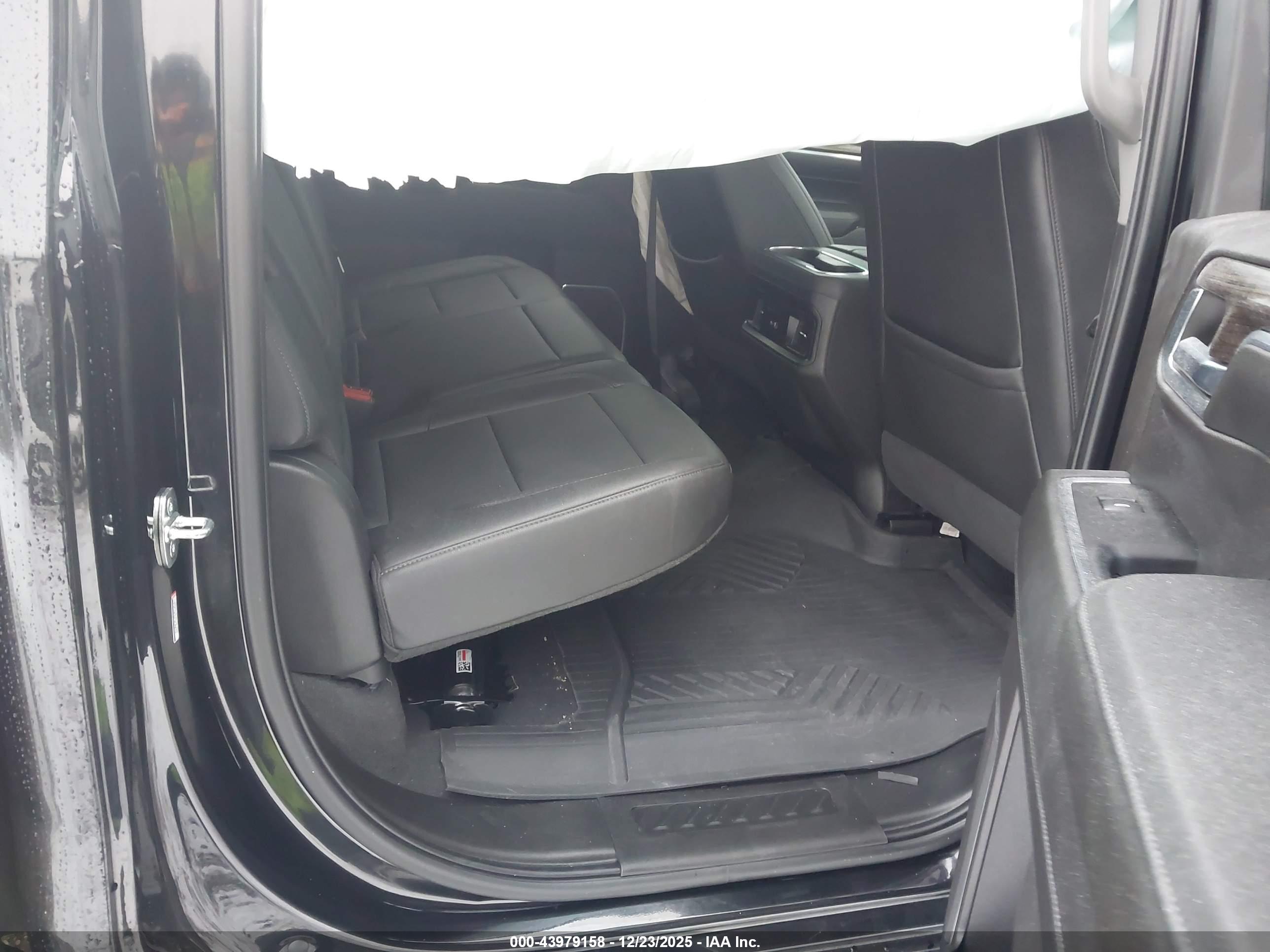 CHEVROLET SILVERADO image 8