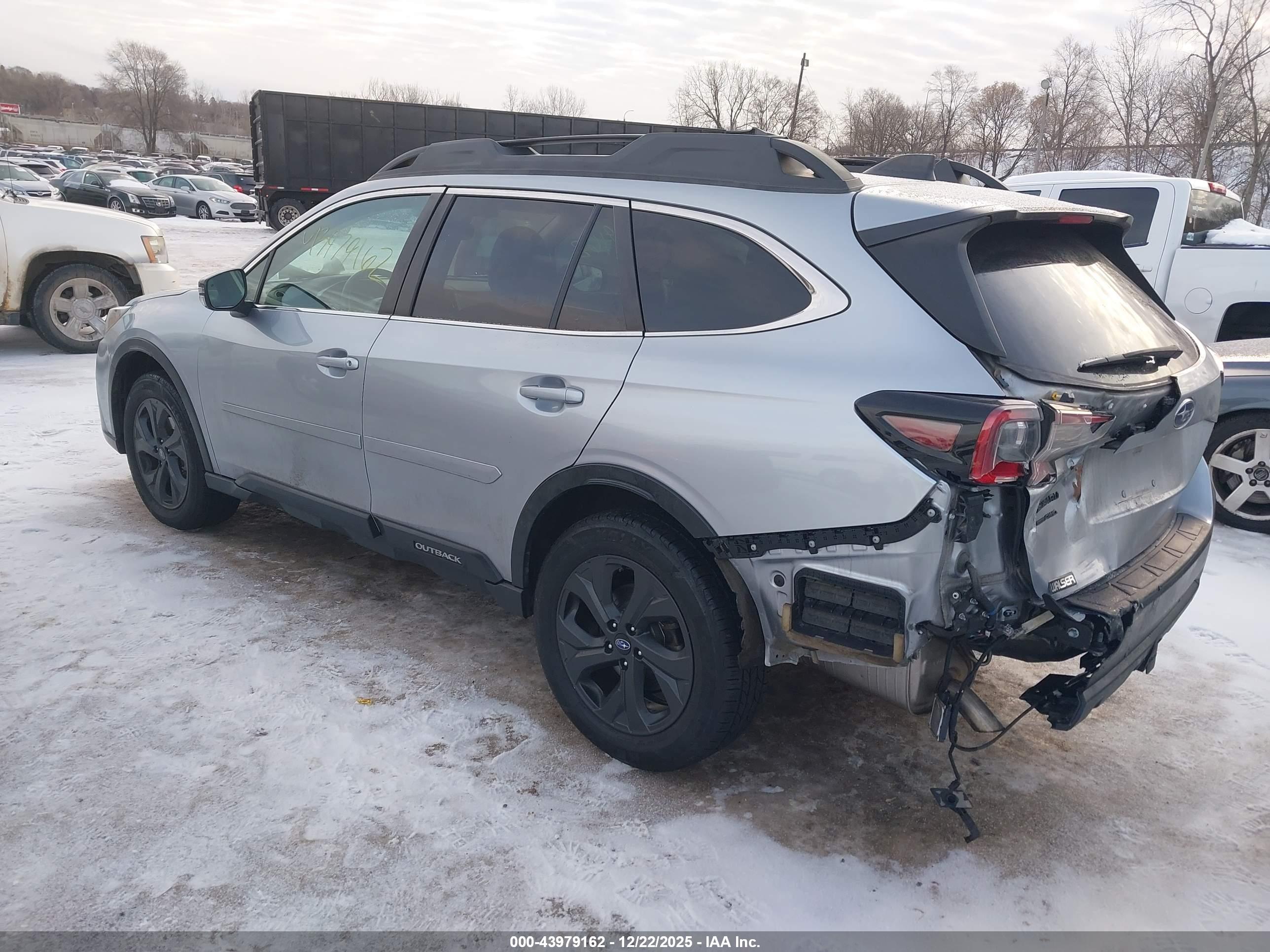 SUBARU OUTBACK image 3