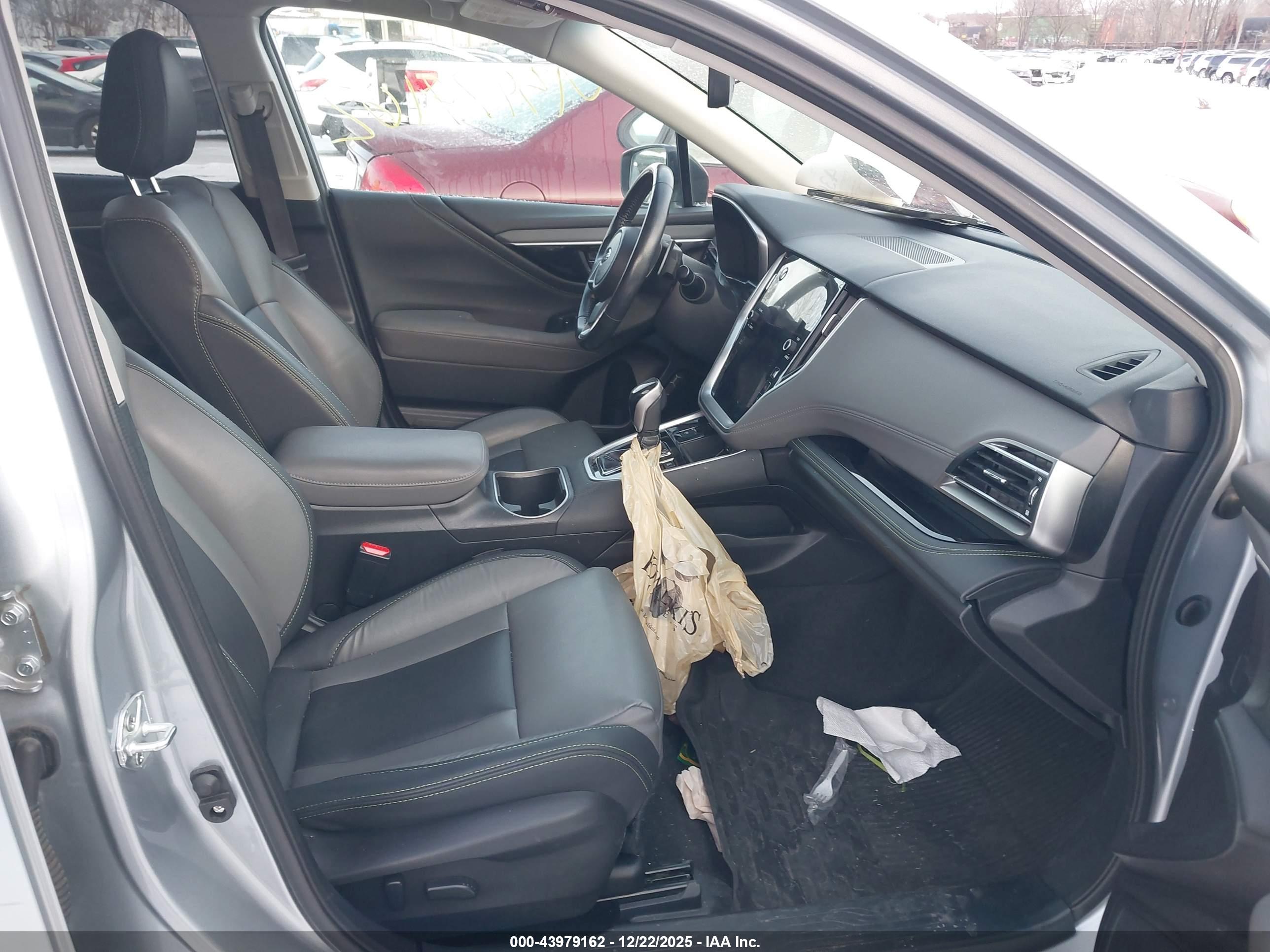 SUBARU OUTBACK image 5