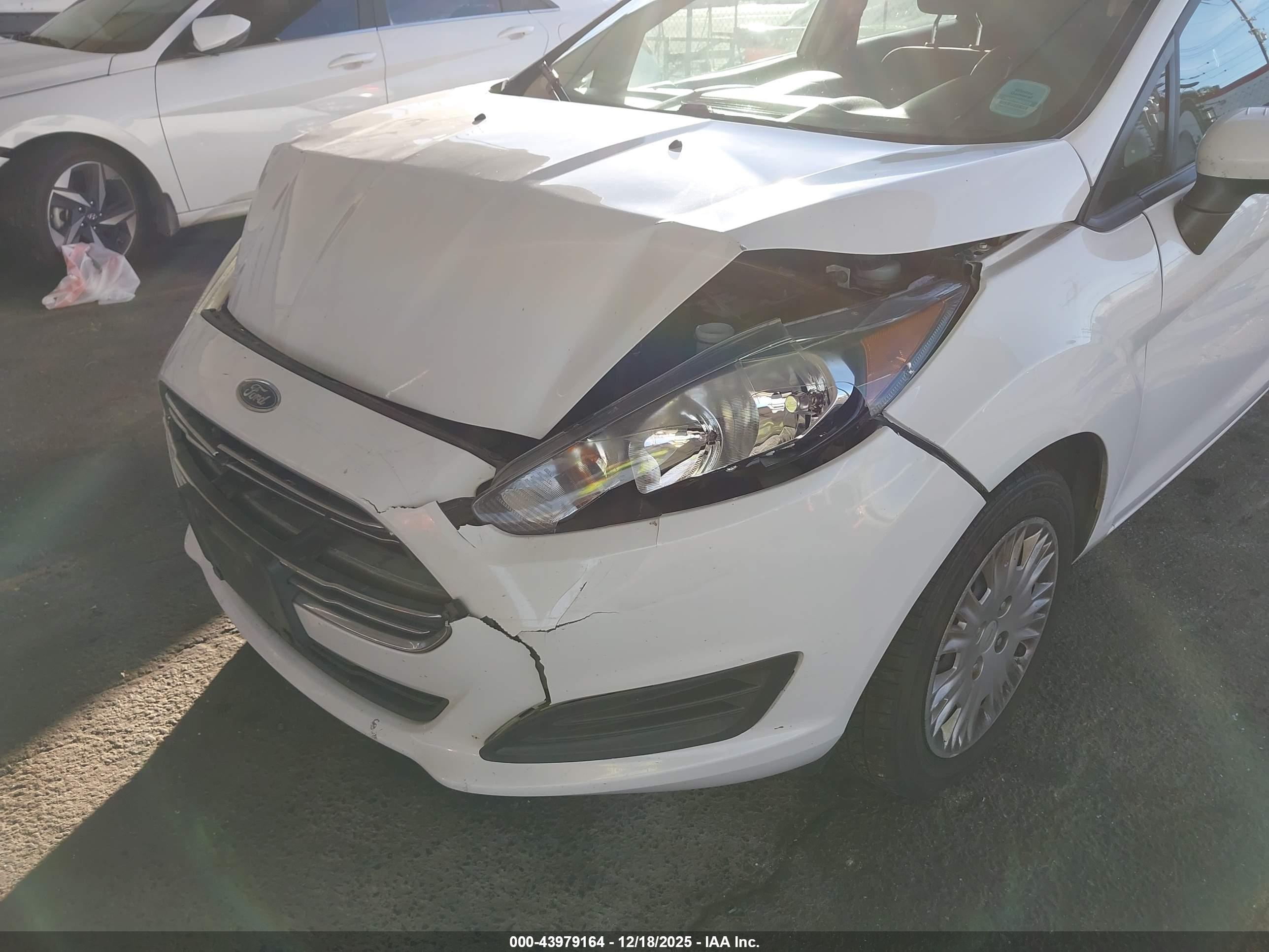 FORD FIESTA image 6