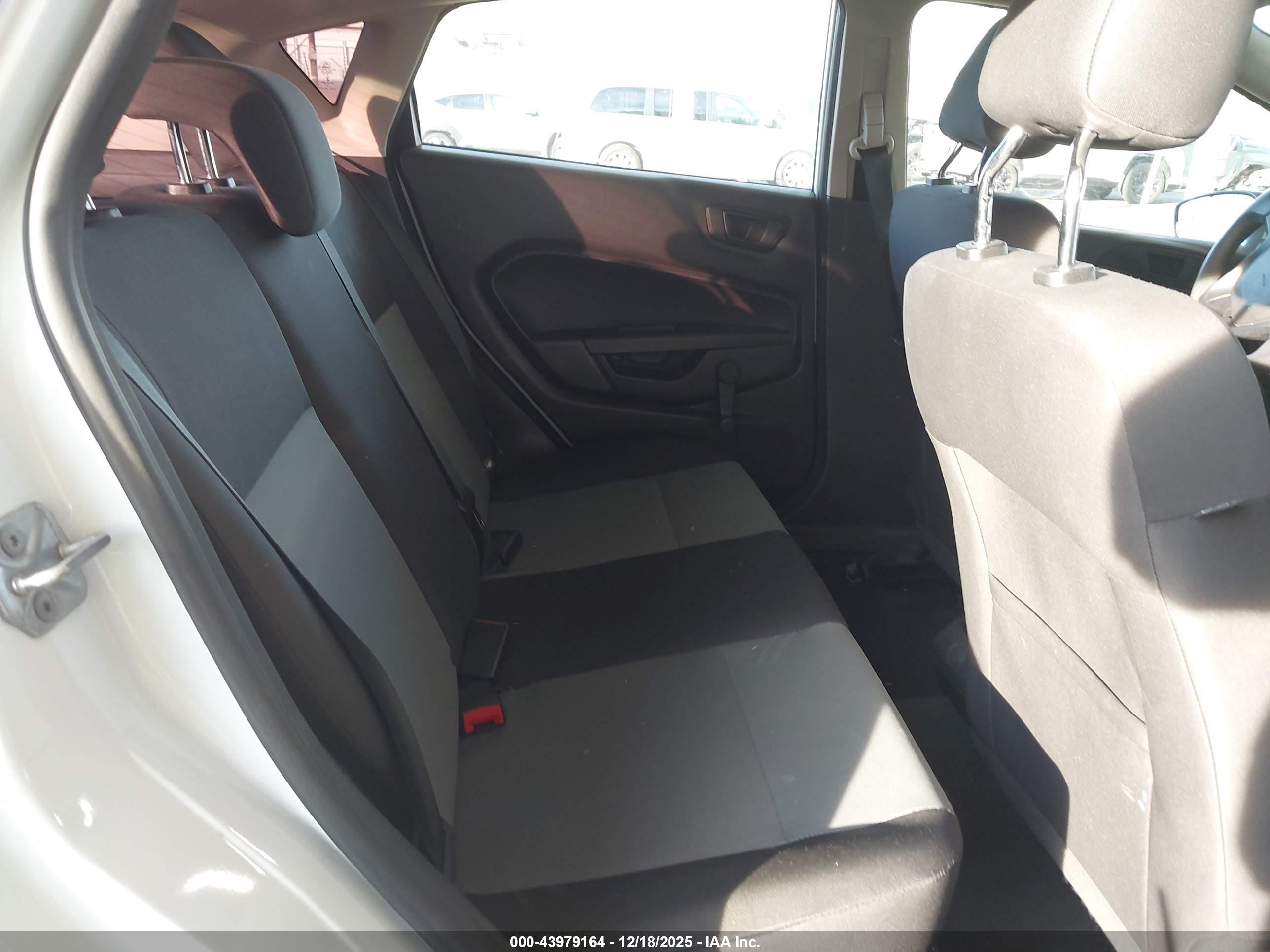 FORD FIESTA image 8