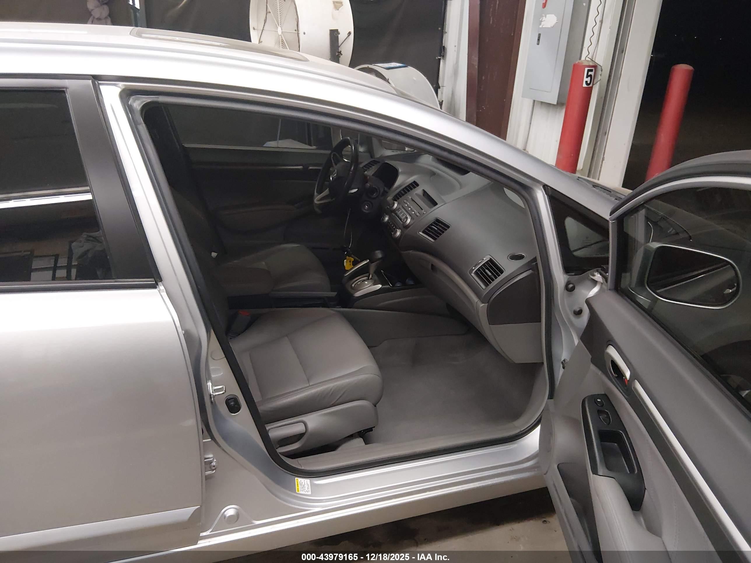 HONDA CIVIC image 5