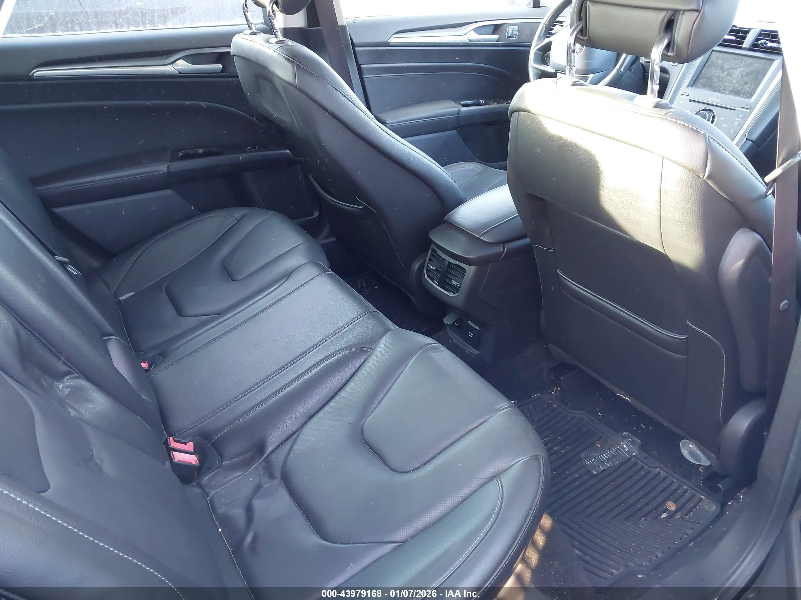 FORD FUSION image 8