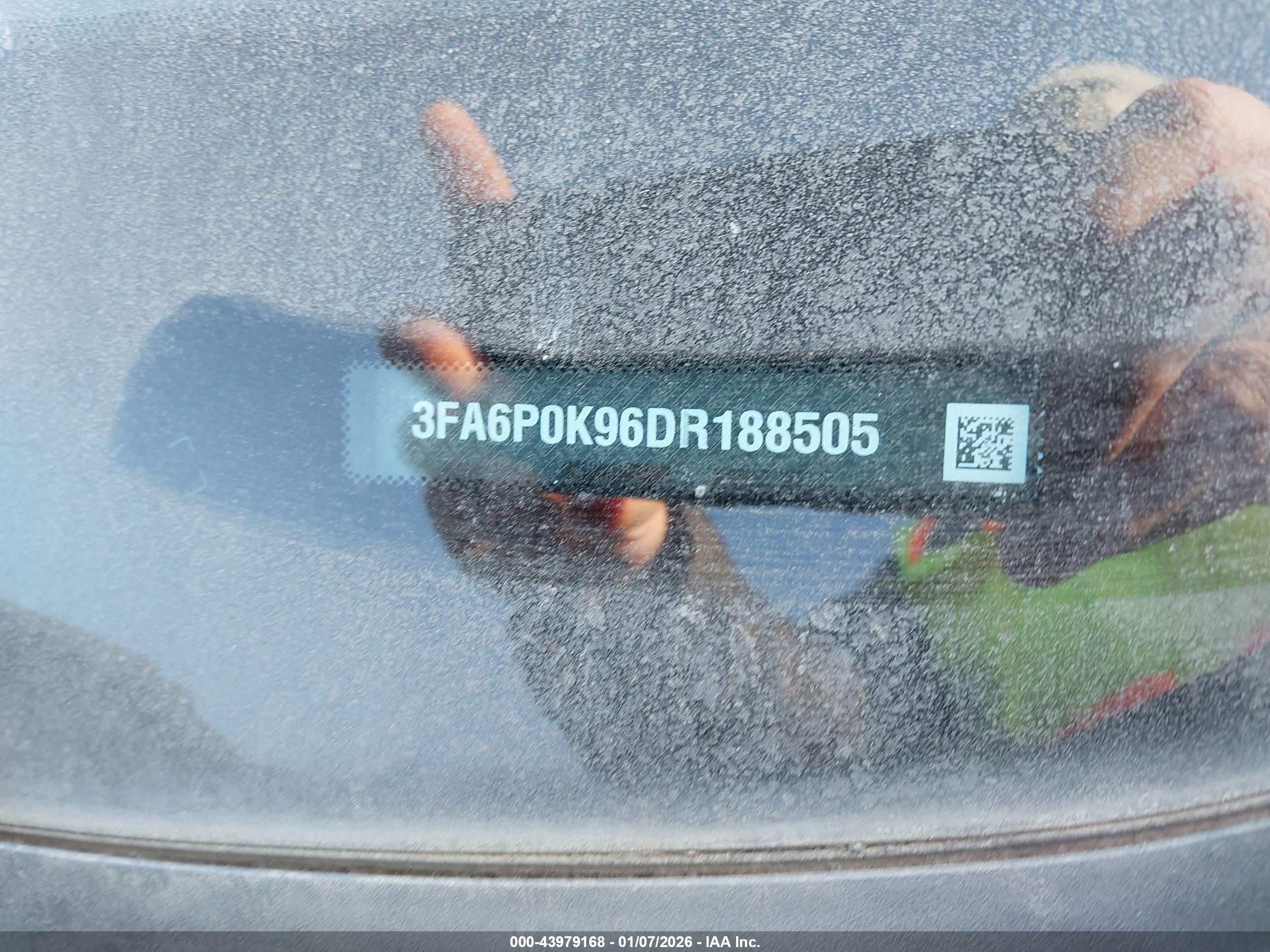 FORD FUSION image 9