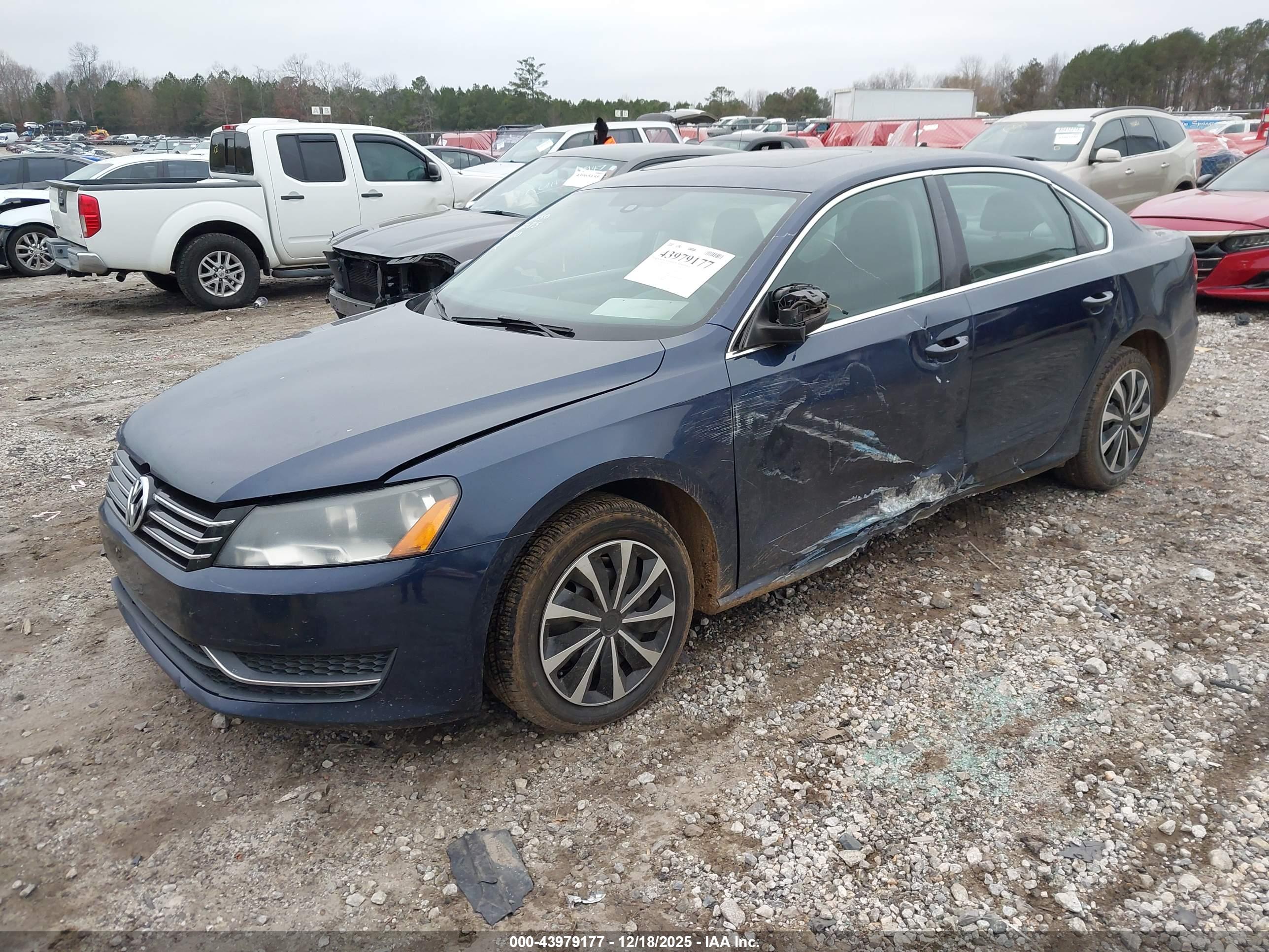 VOLKSWAGEN PASSAT image 2