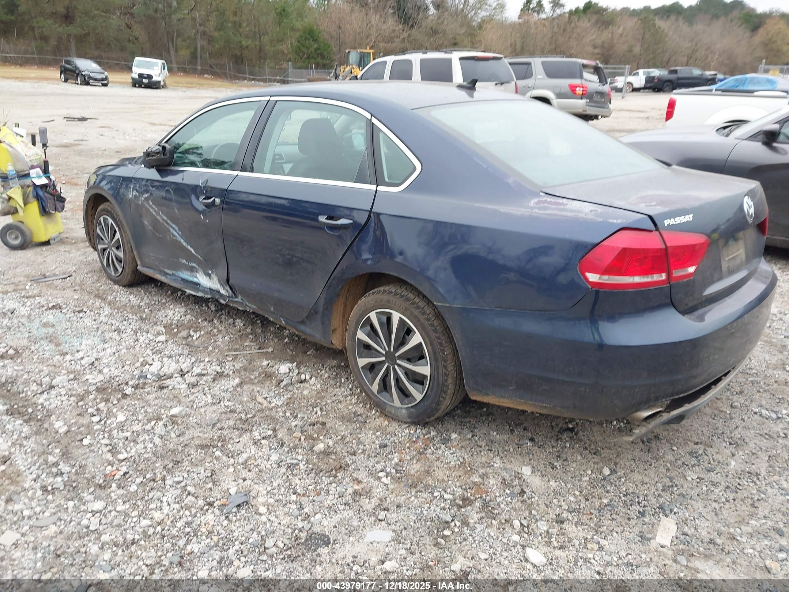 VOLKSWAGEN PASSAT image 3
