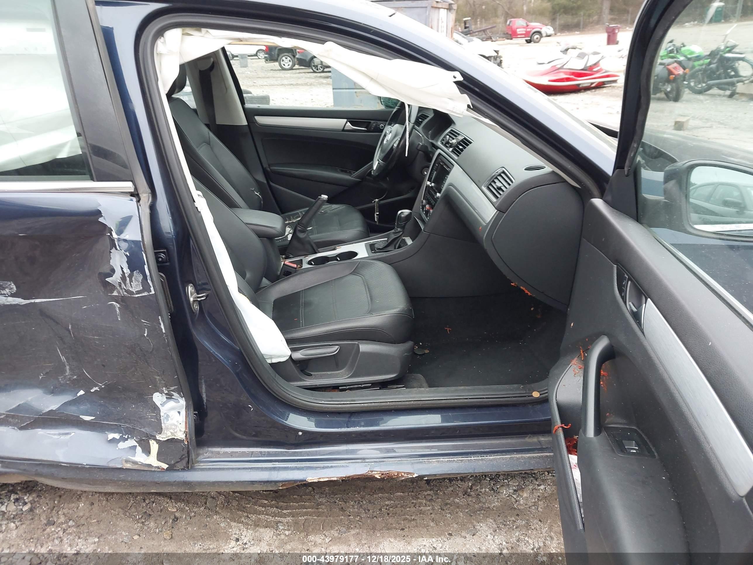 VOLKSWAGEN PASSAT image 5