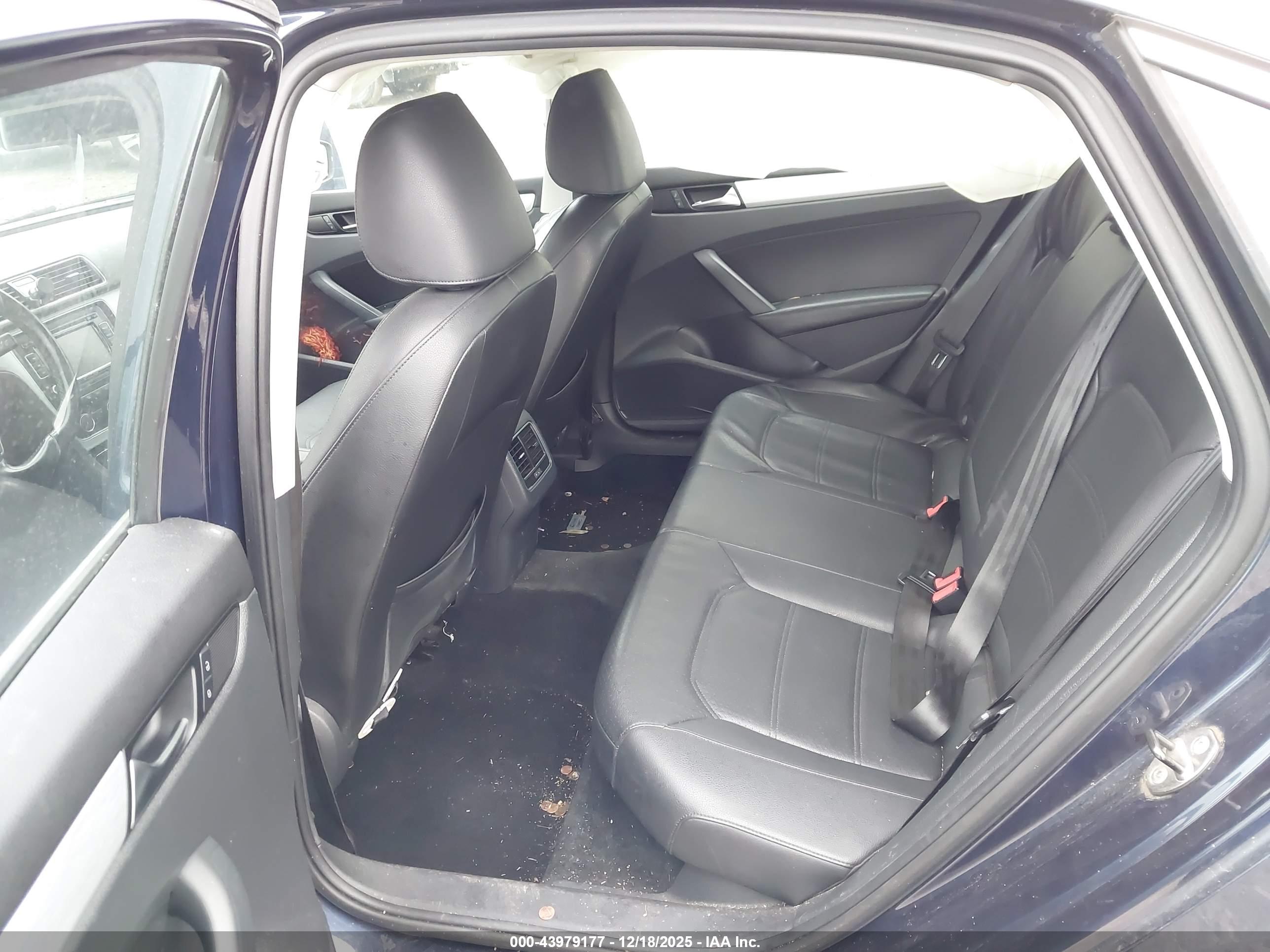 VOLKSWAGEN PASSAT image 8