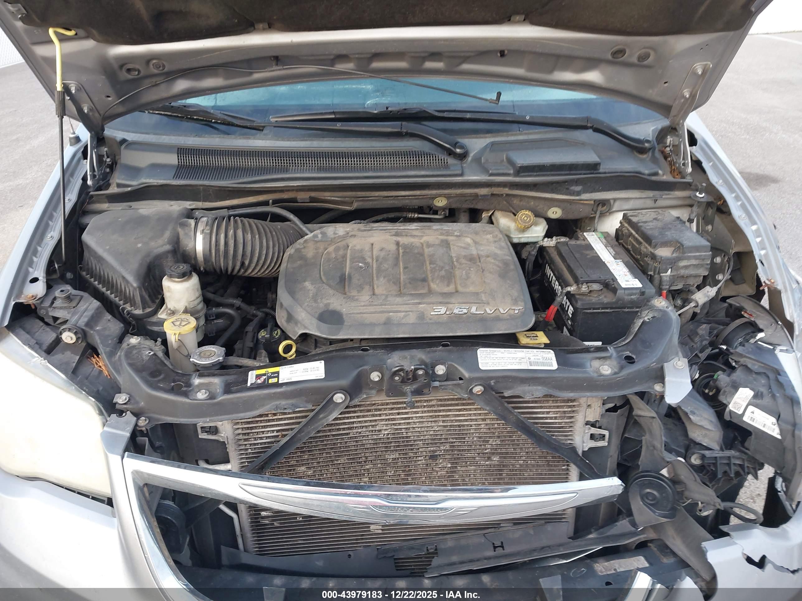 CHRYSLER TOWN image 10