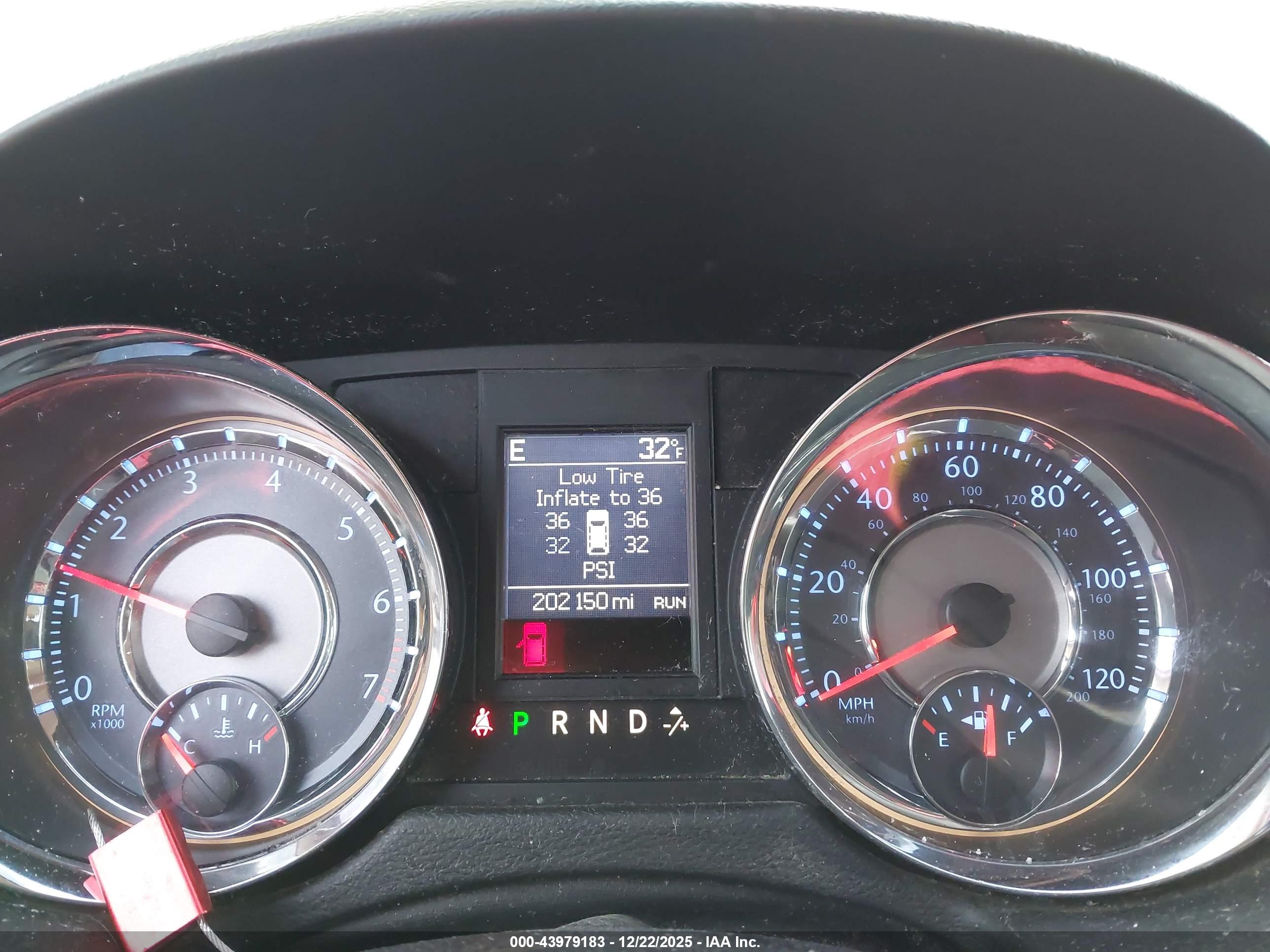 CHRYSLER TOWN image 7