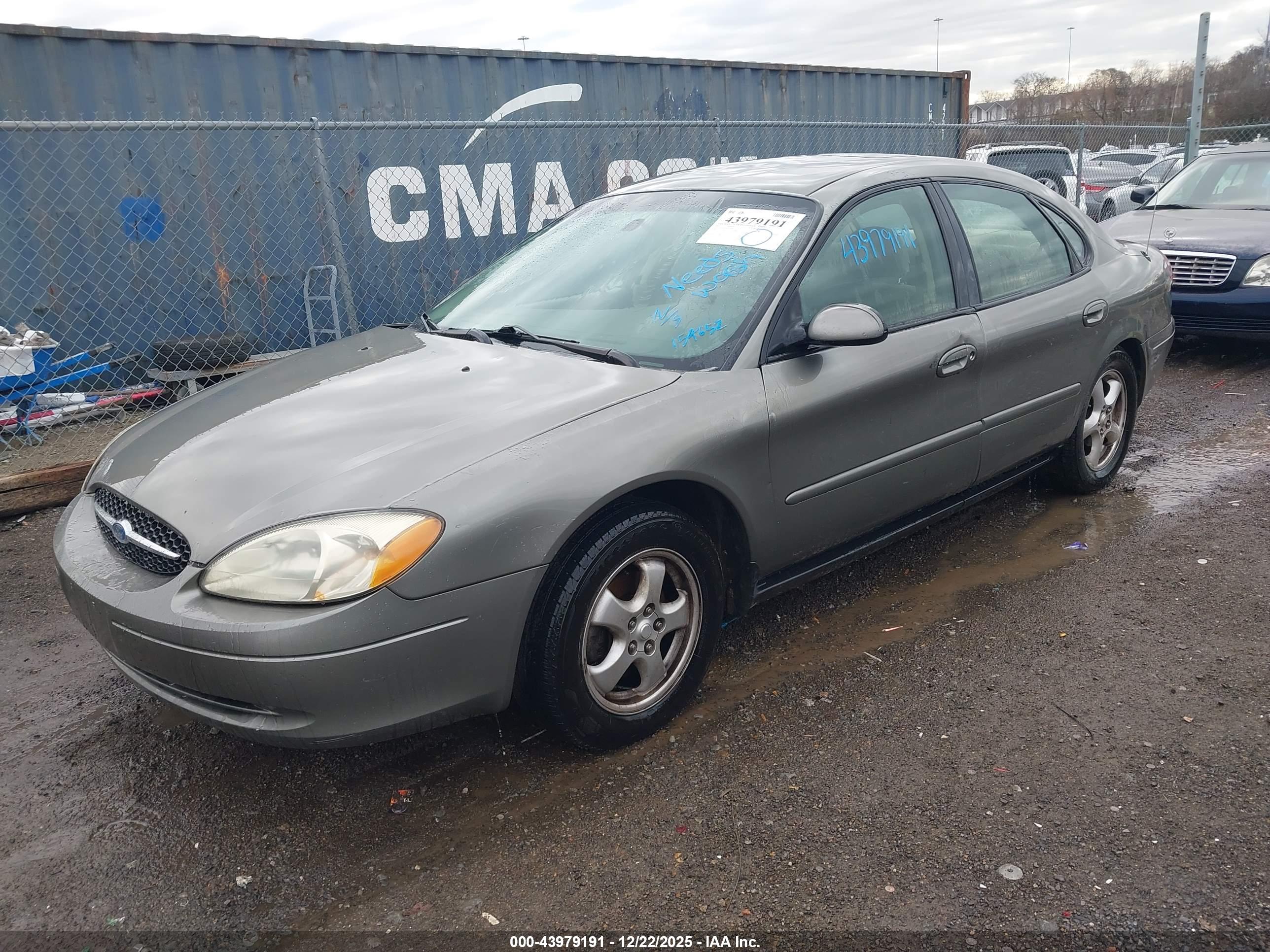FORD TAURUS image 2