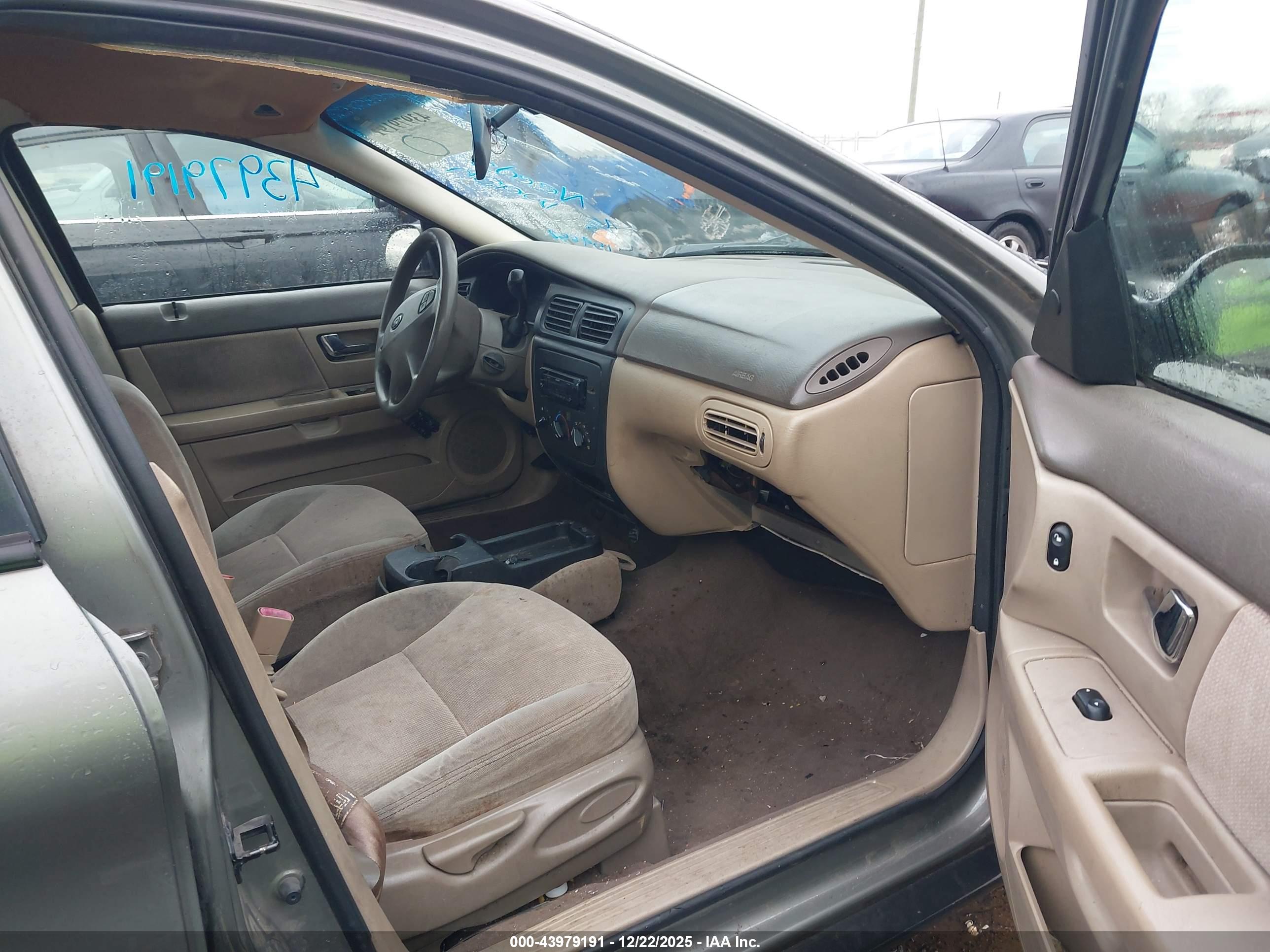 FORD TAURUS image 5